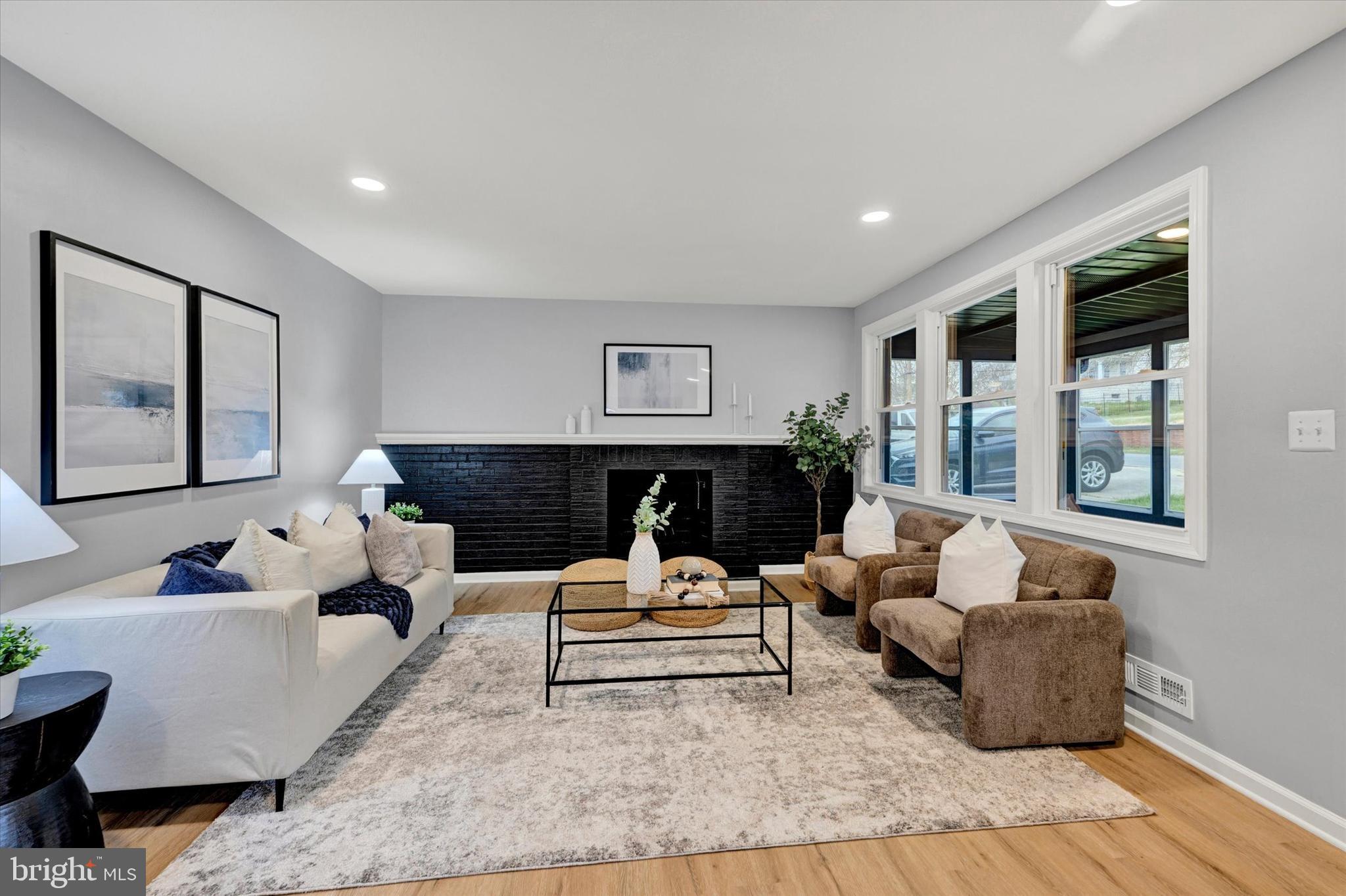 DELVALE MANOR - Residential