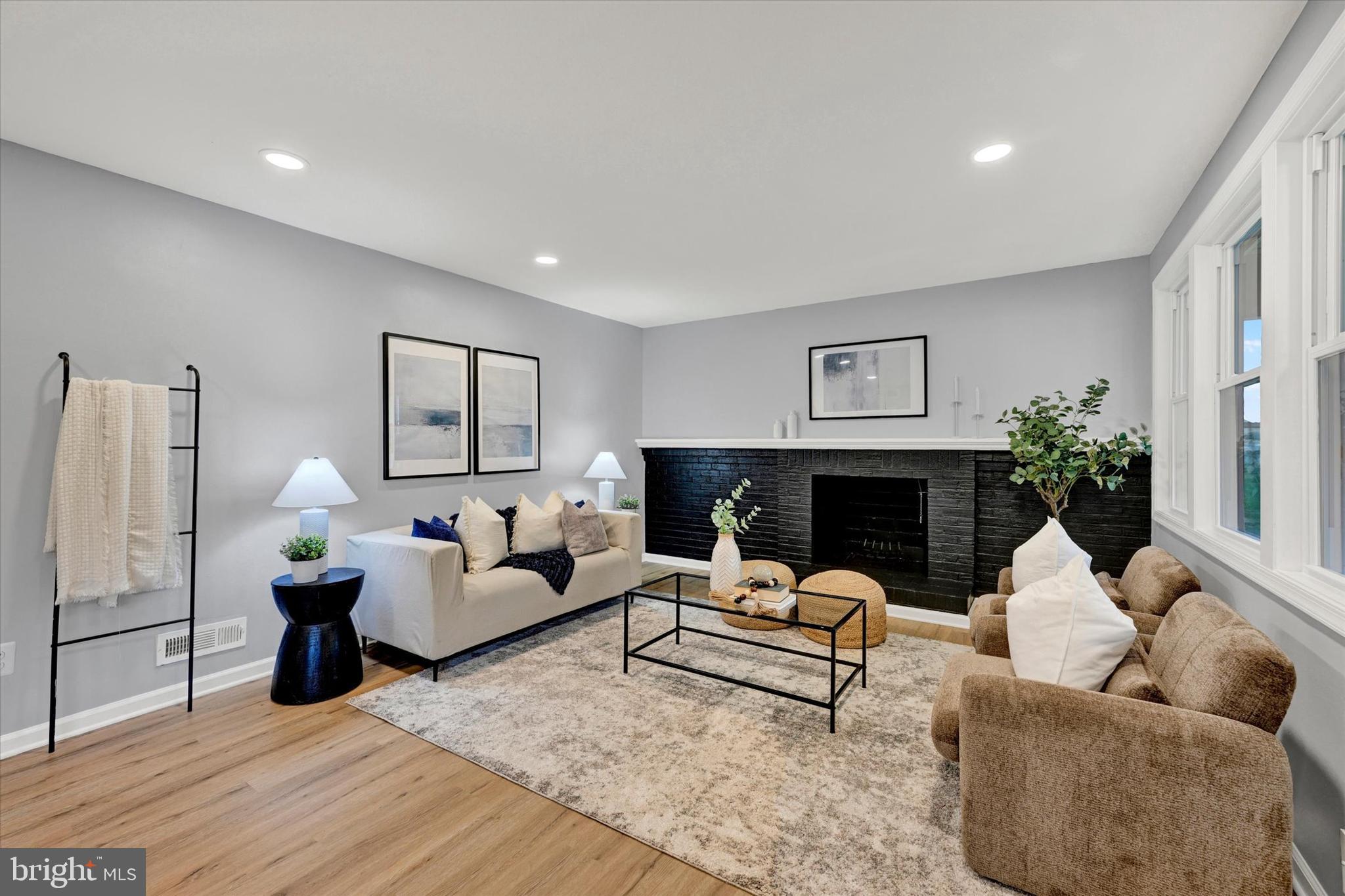 DELVALE MANOR - Residential