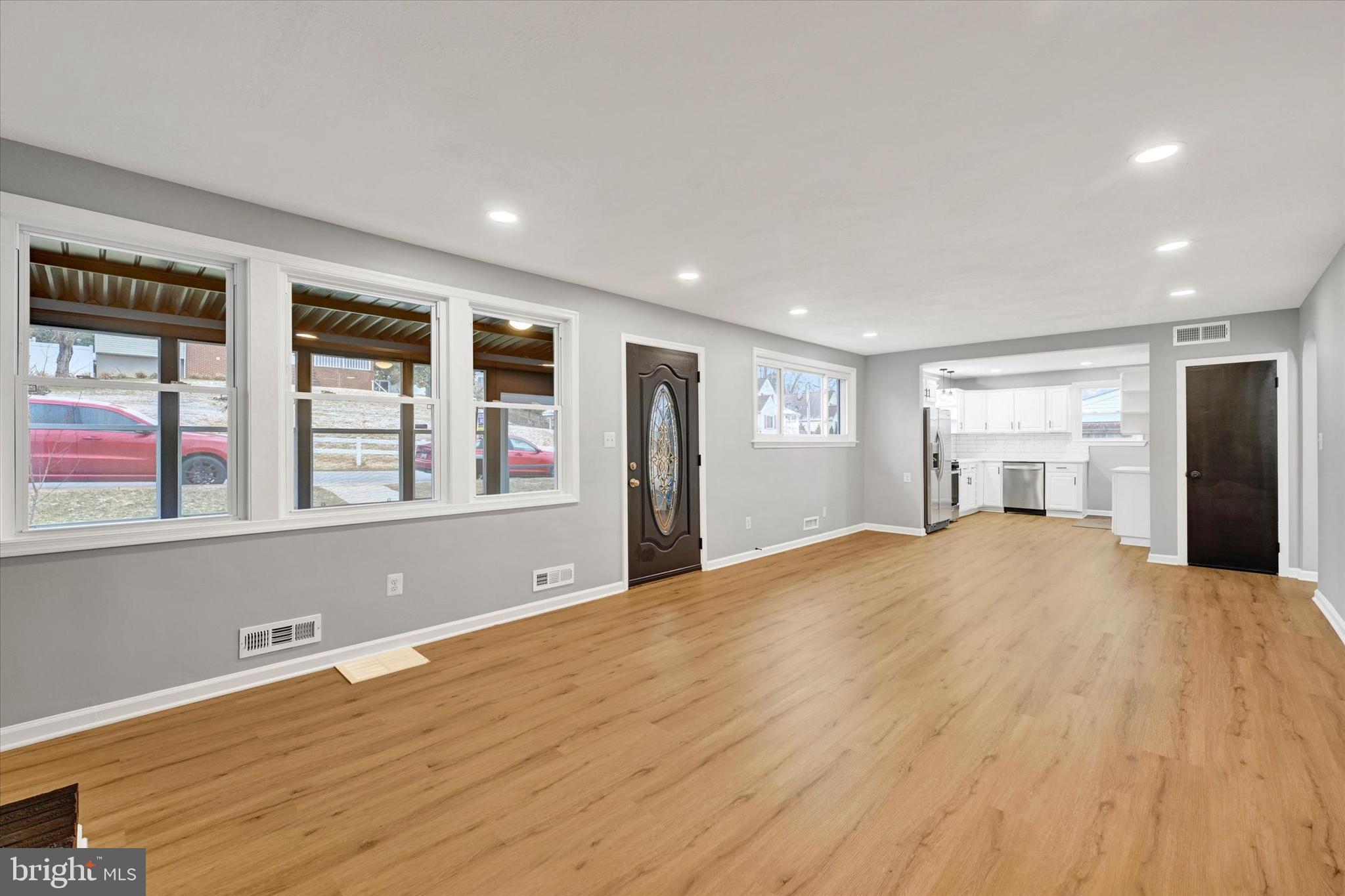 DELVALE MANOR - Residential