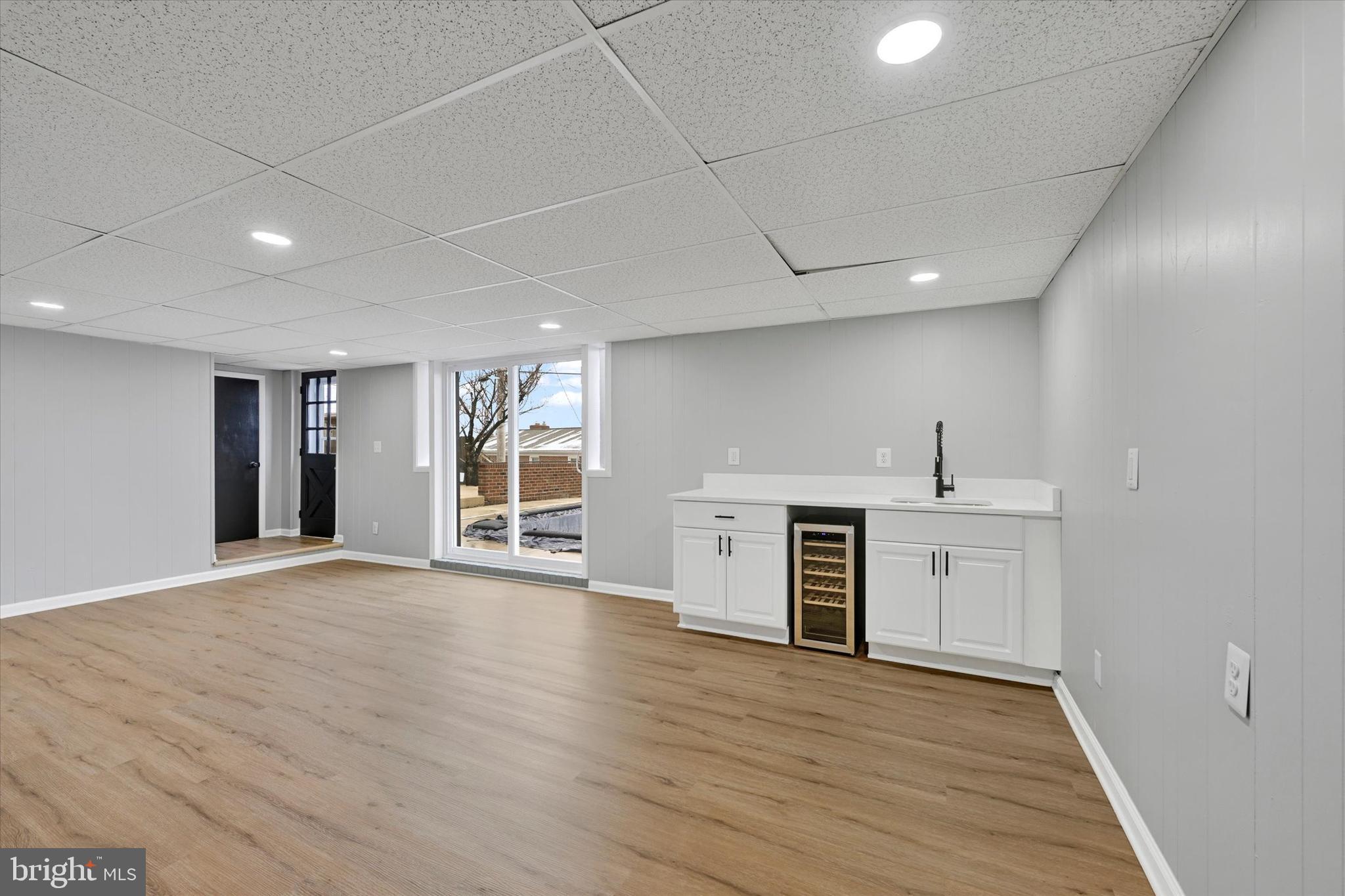 DELVALE MANOR - Residential