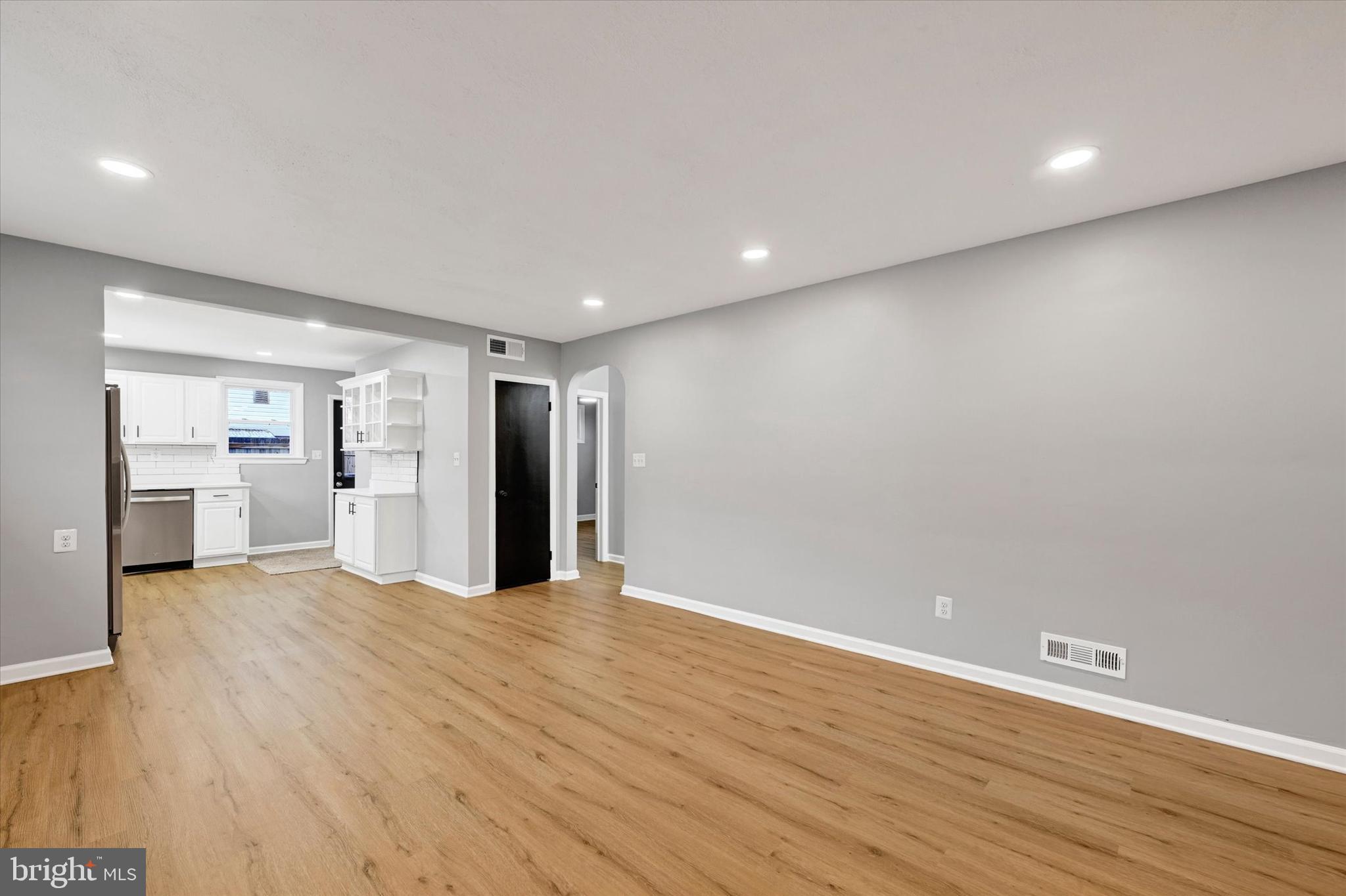 DELVALE MANOR - Residential