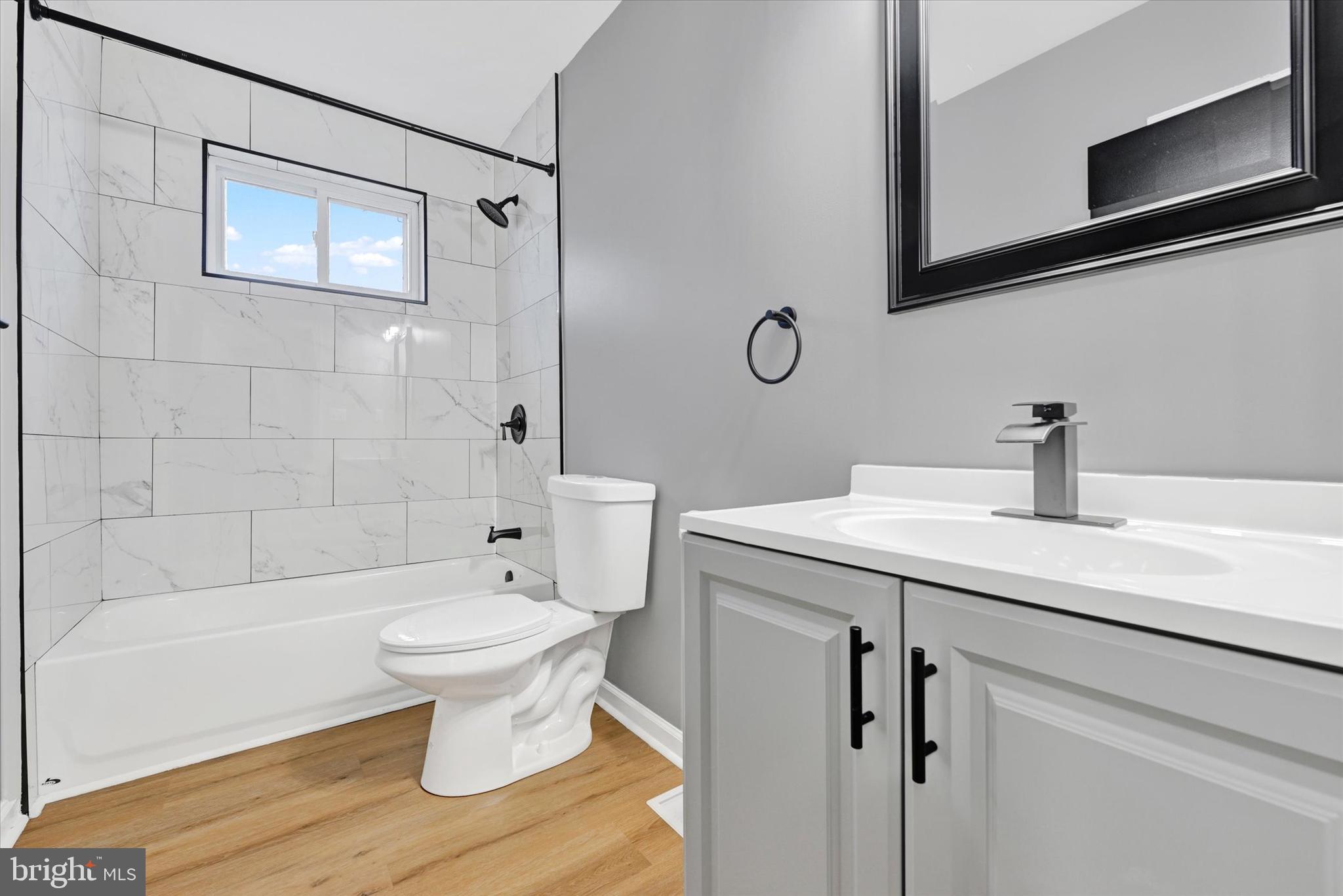 DELVALE MANOR - Residential