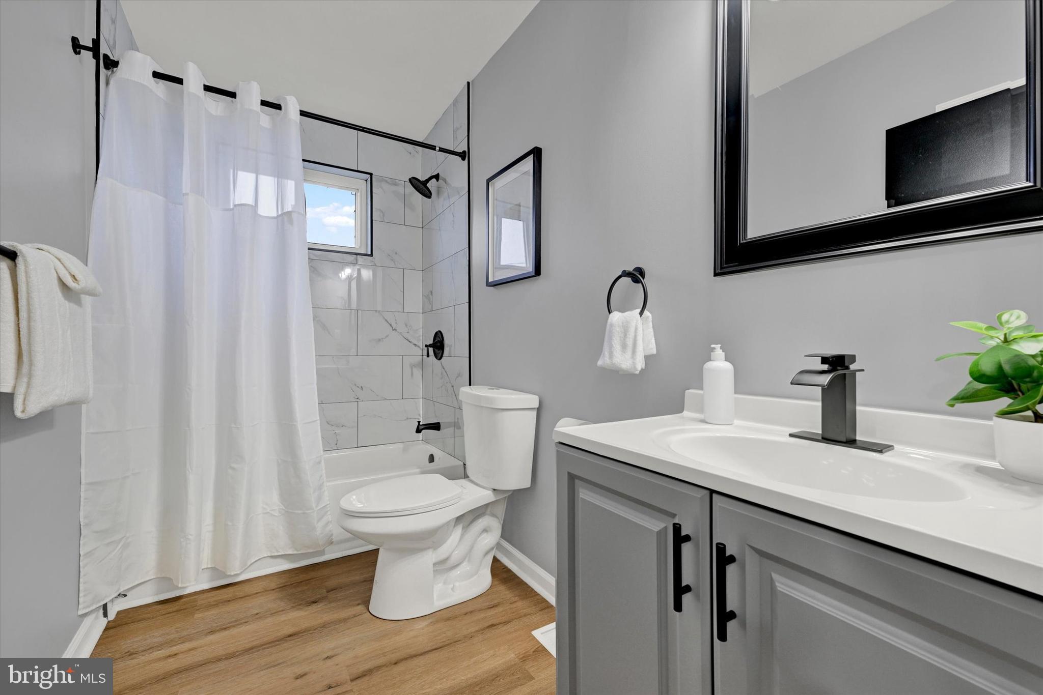 DELVALE MANOR - Residential