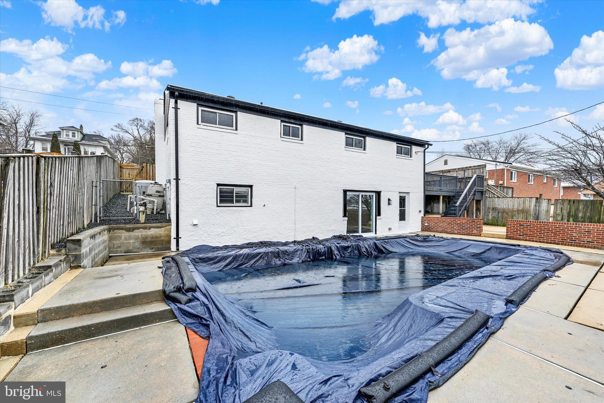 DELVALE MANOR - Residential