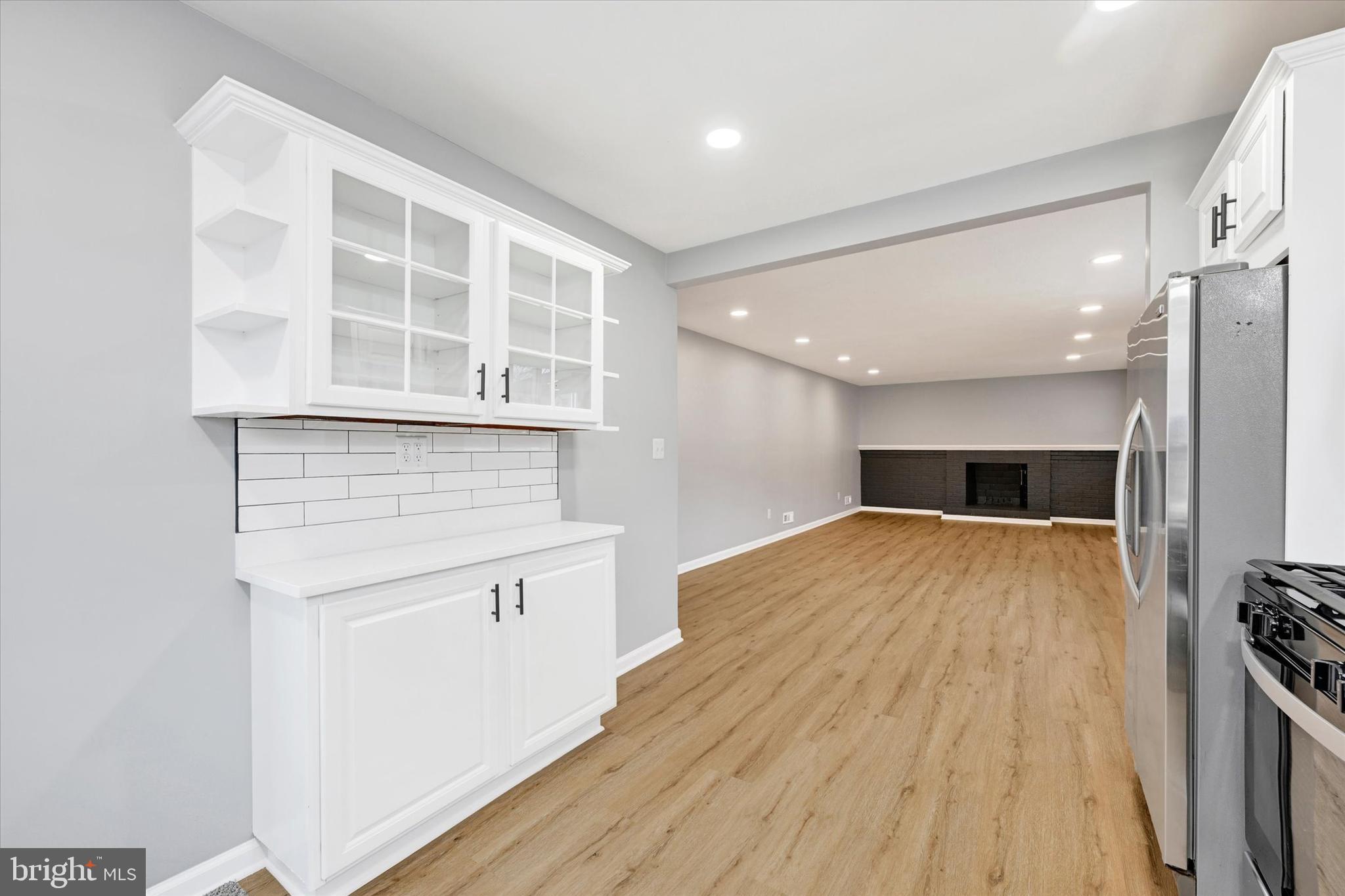 DELVALE MANOR - Residential