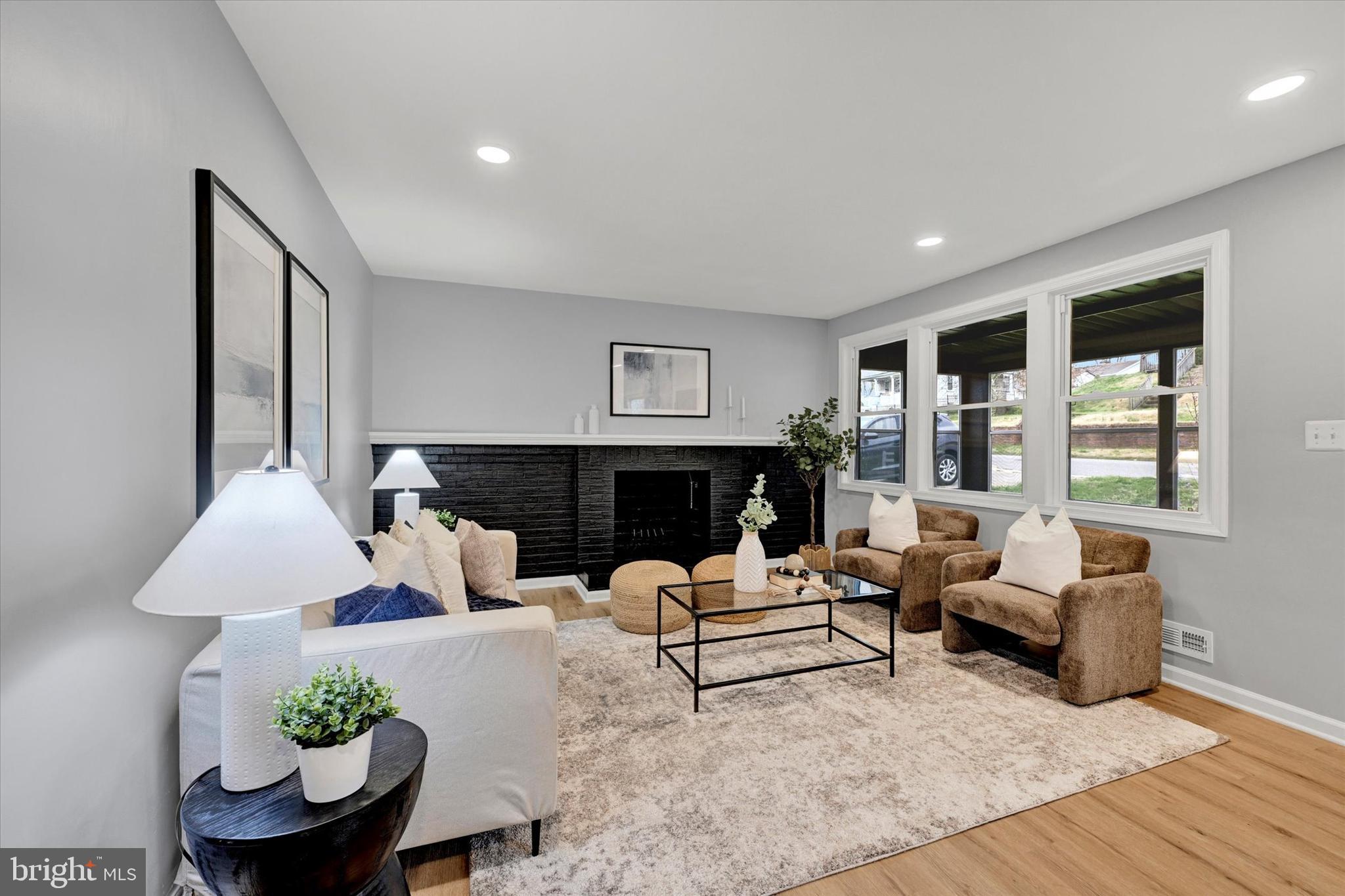 DELVALE MANOR - Residential