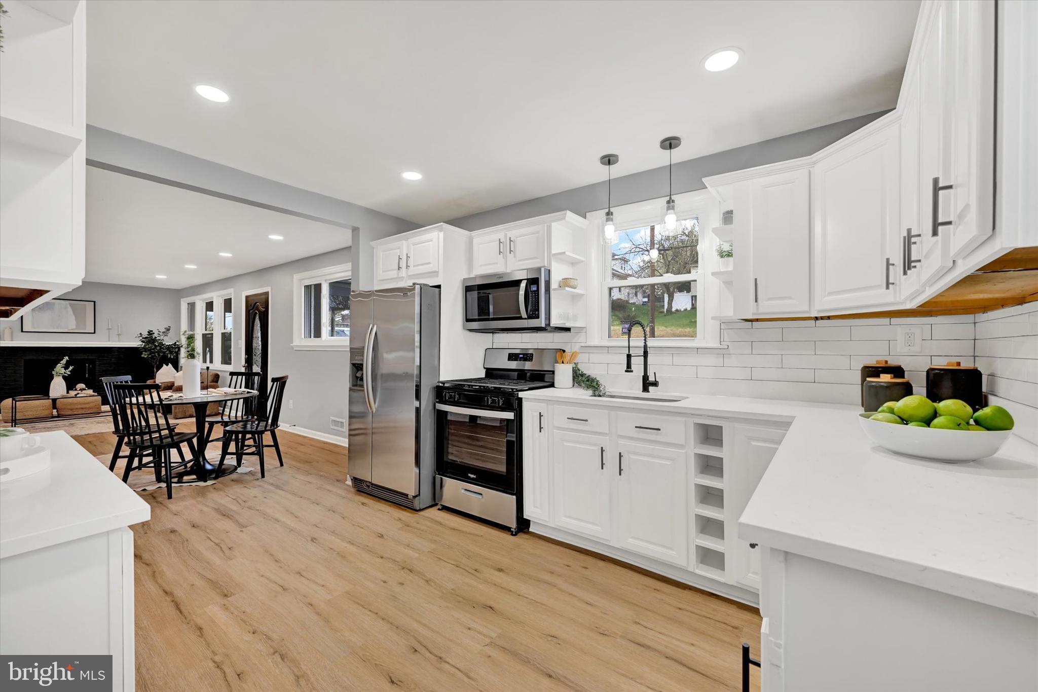 DELVALE MANOR - Residential