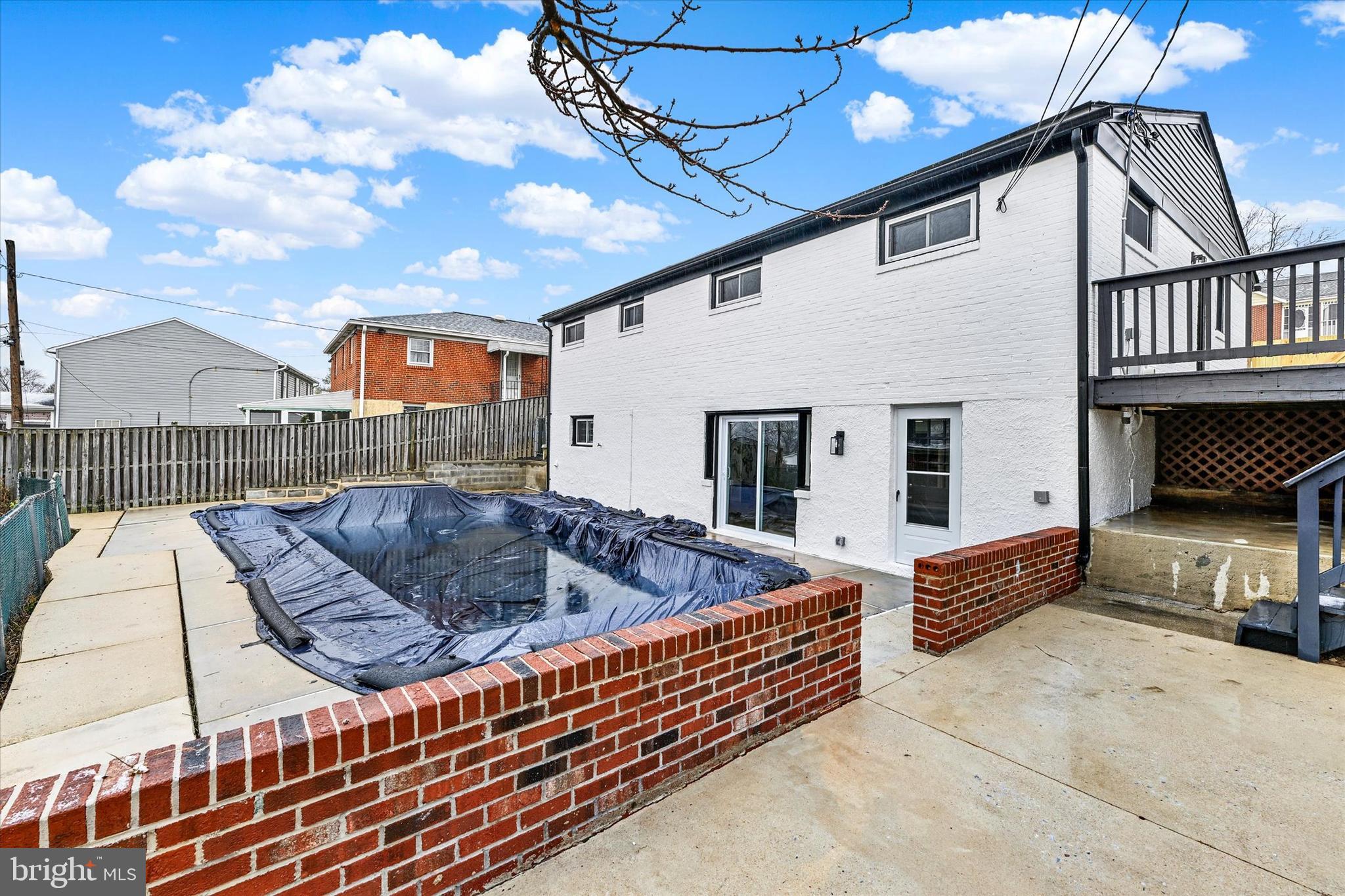 DELVALE MANOR - Residential