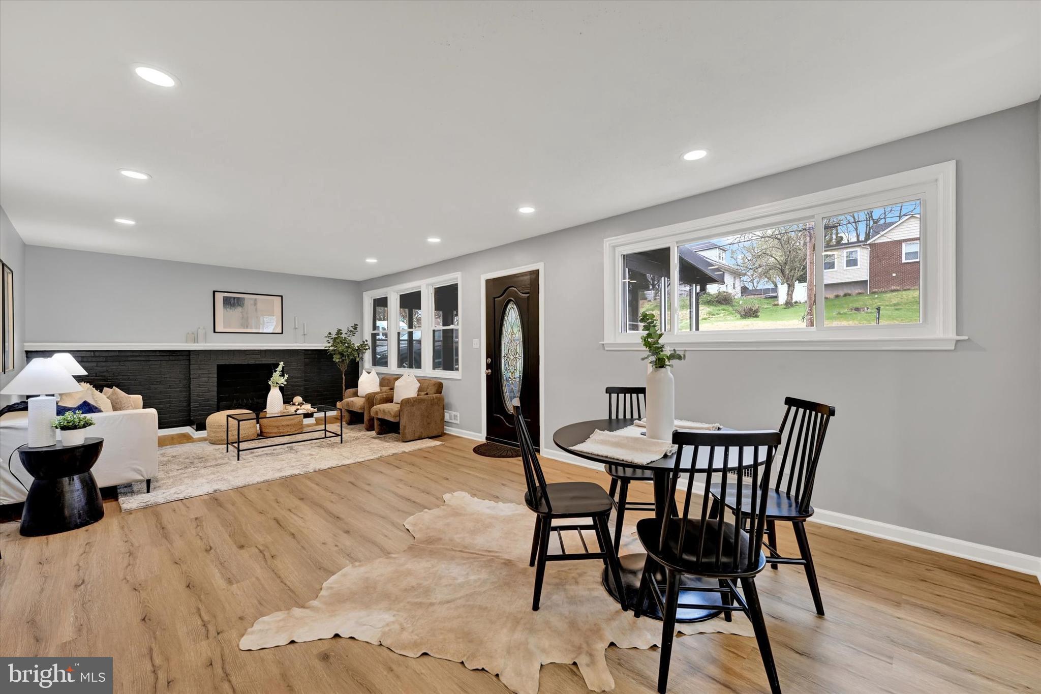 DELVALE MANOR - Residential