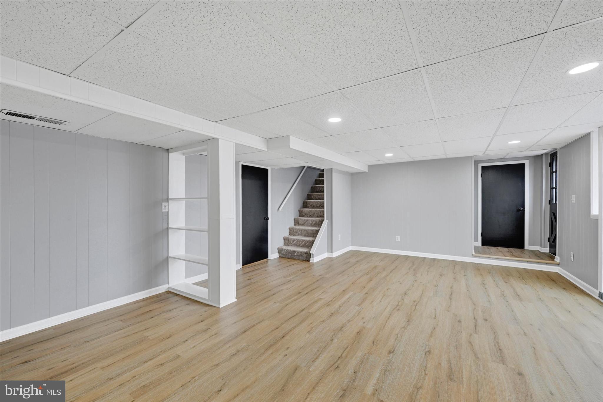 DELVALE MANOR - Residential