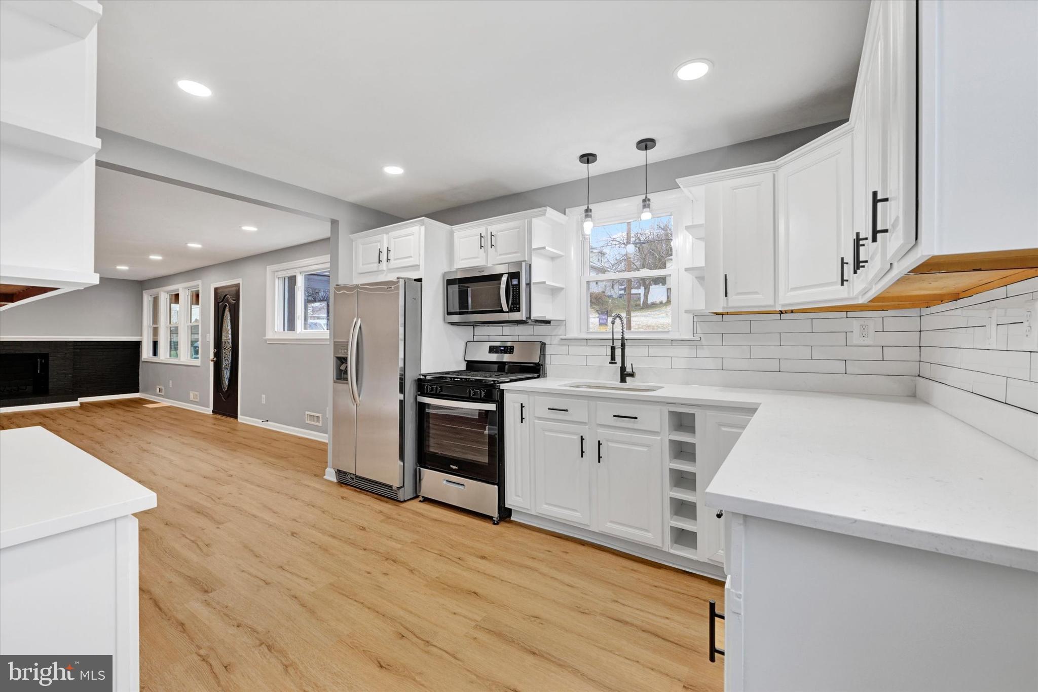 DELVALE MANOR - Residential