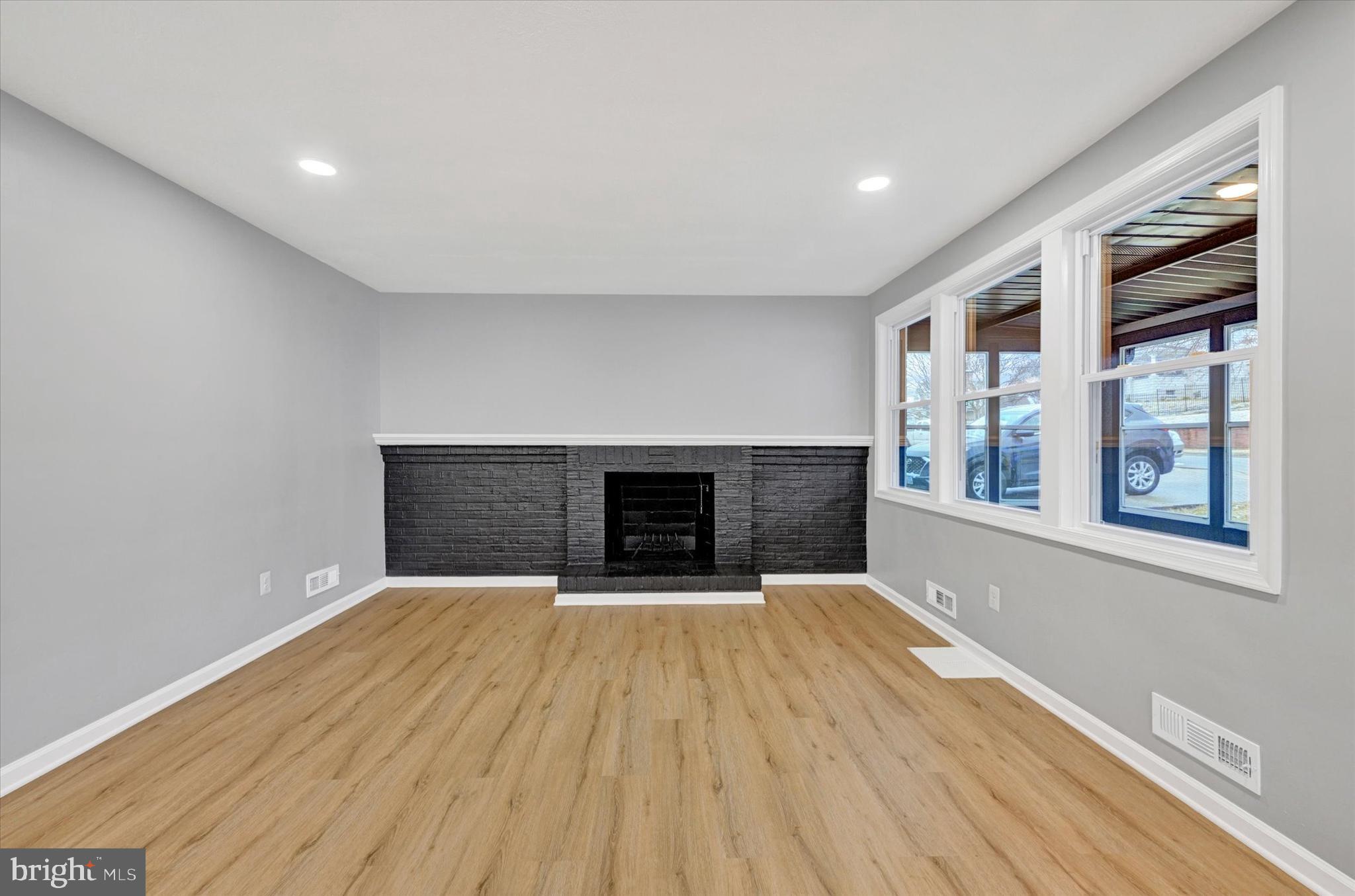 DELVALE MANOR - Residential