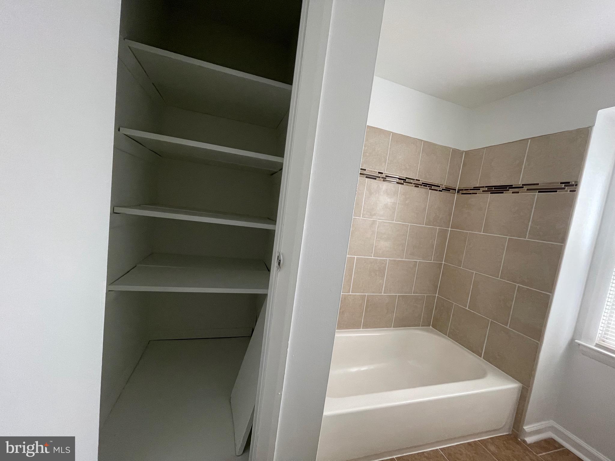 HOLLAND HILL - Residential