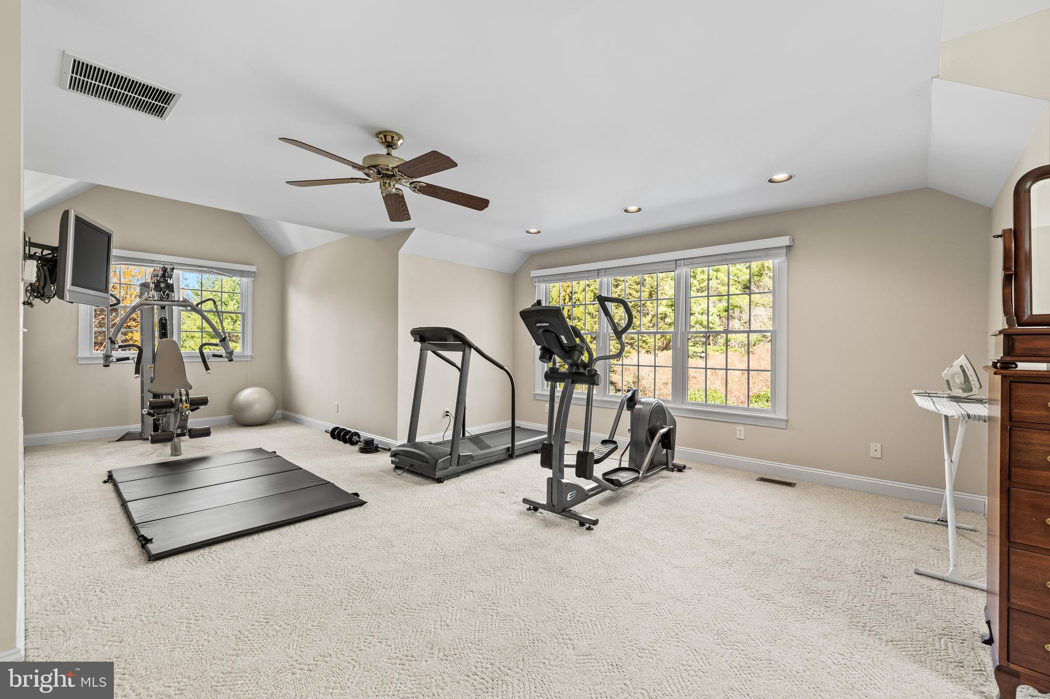 HILLSYDE HUNT - Residential