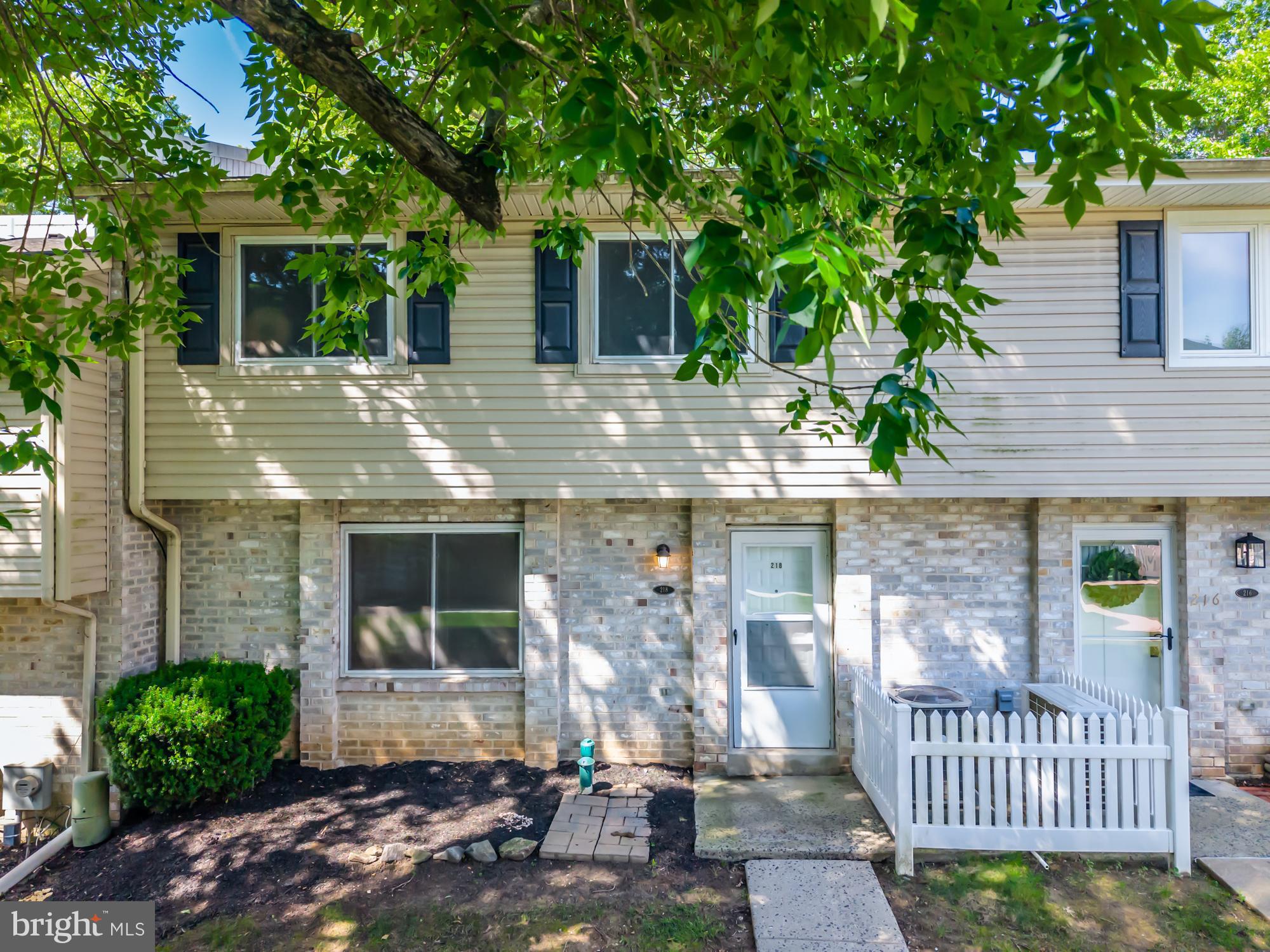 218 VILLAGE WALK 224