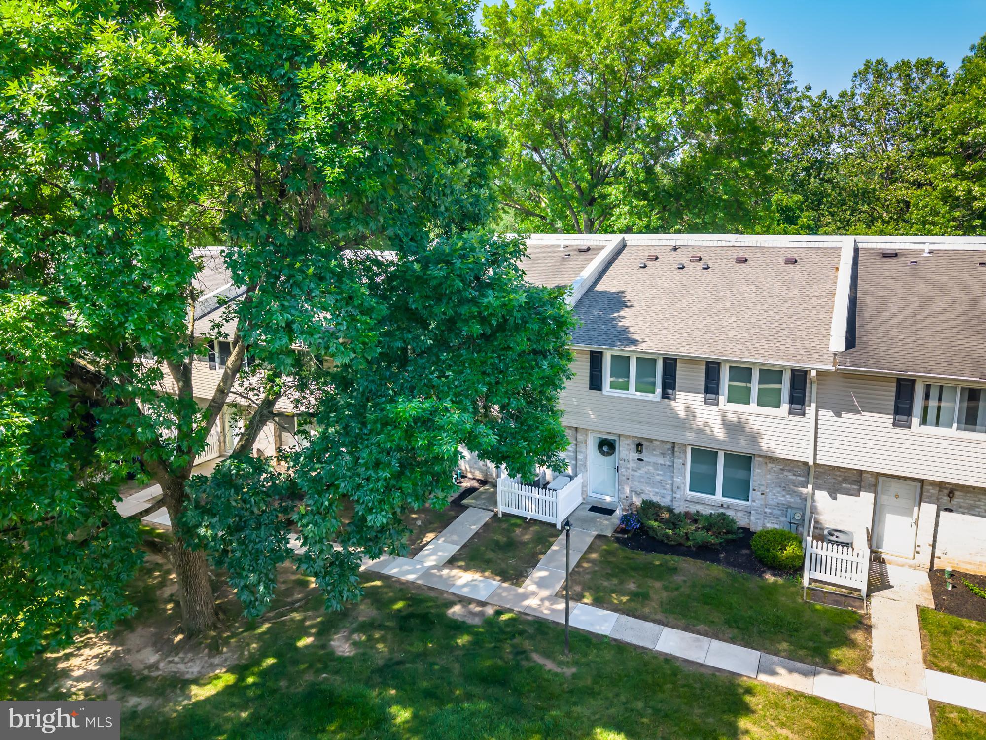 218 VILLAGE WALK 224
