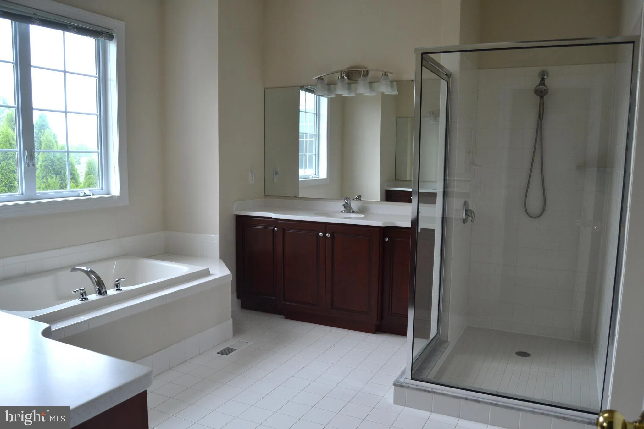 Cochranville, Pennsylvania 19330, United States, 5 Bedrooms Bedrooms, ,3 BathroomsBathrooms,Residential,Active,141980