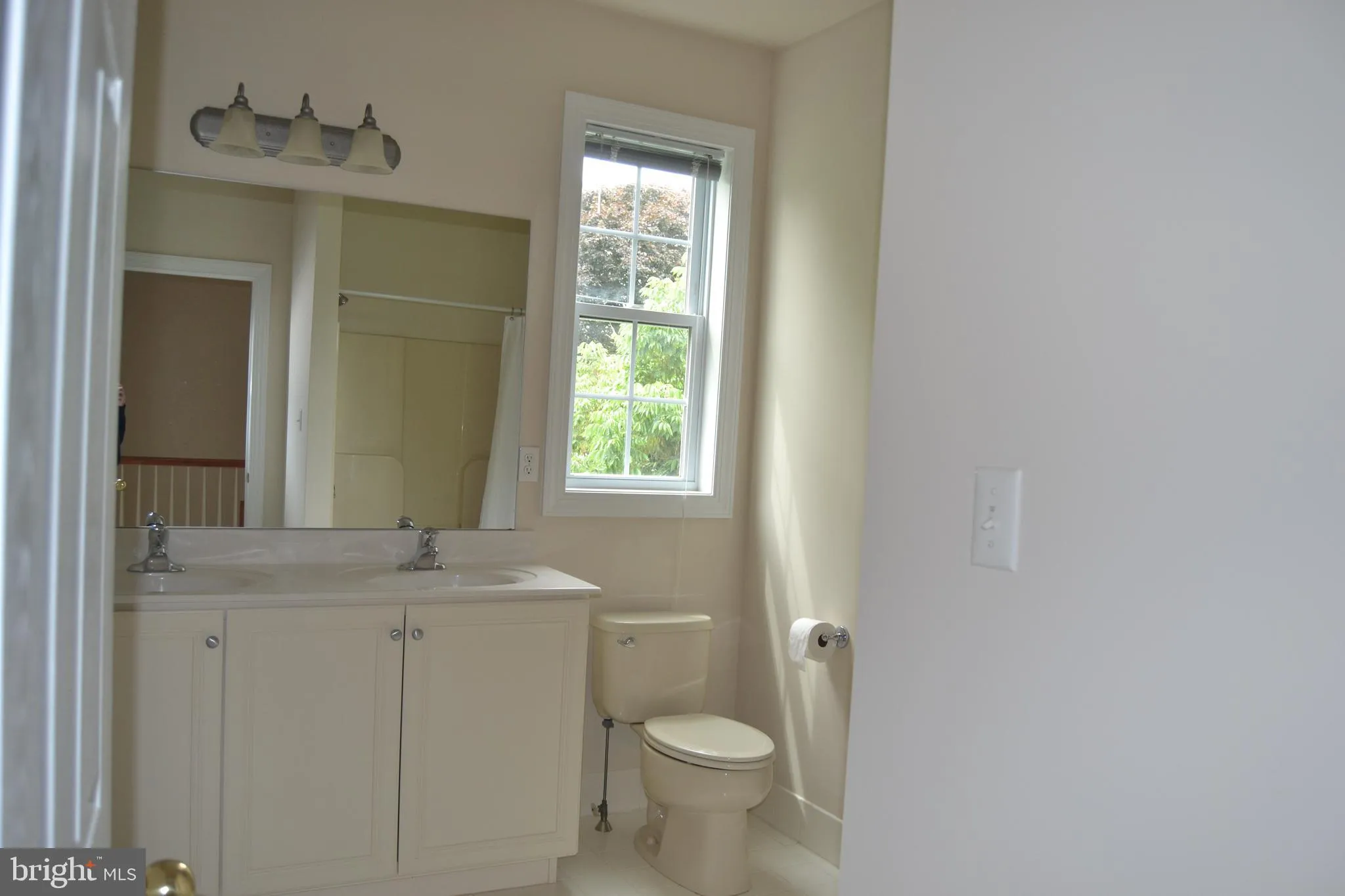 Cochranville, Pennsylvania 19330, United States, 5 Bedrooms Bedrooms, ,3 BathroomsBathrooms,Residential,Active,141980