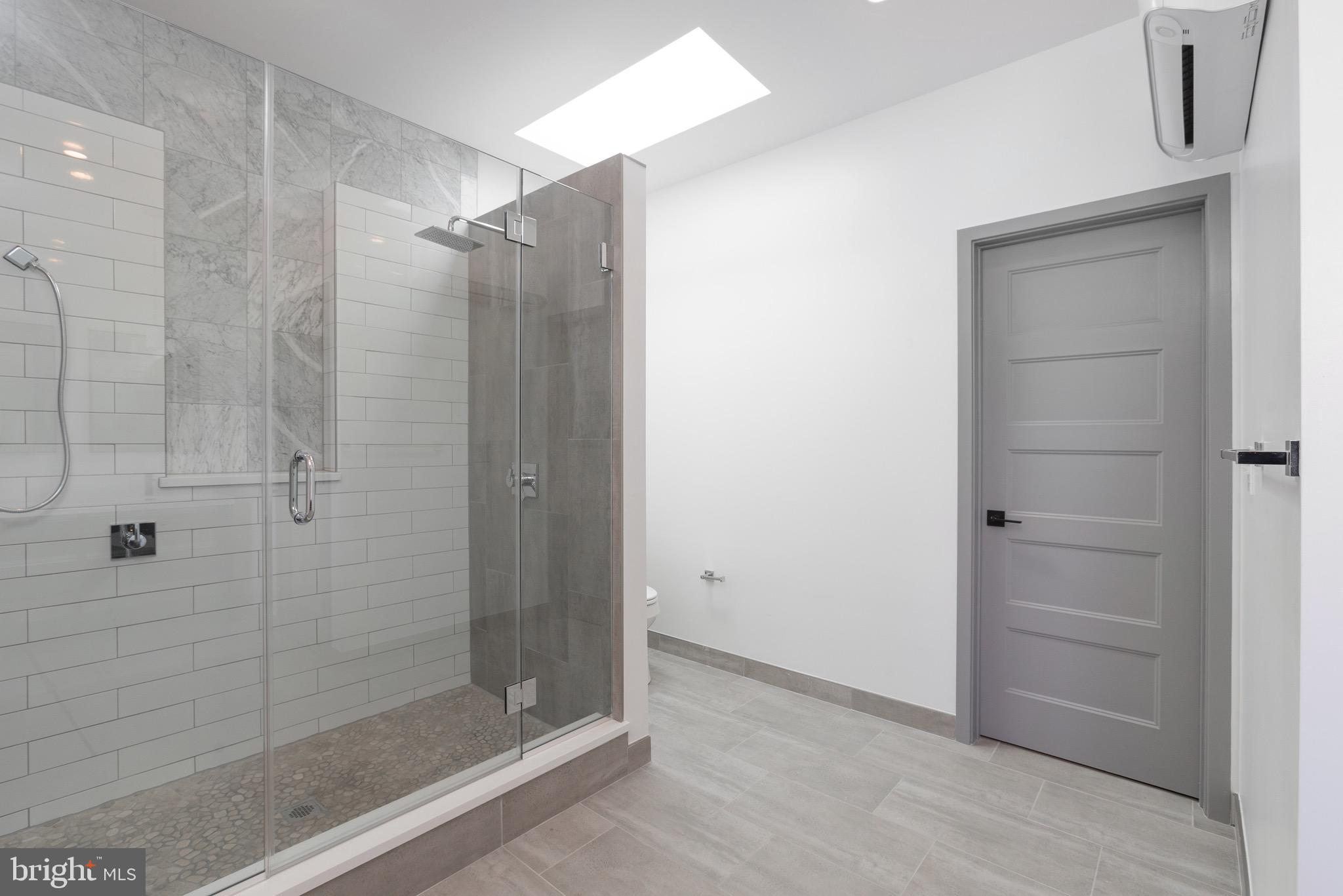 EAST KENSINGTON - Residential