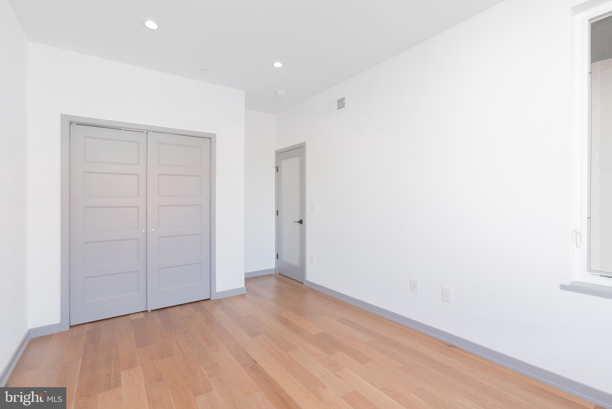 EAST KENSINGTON - Residential