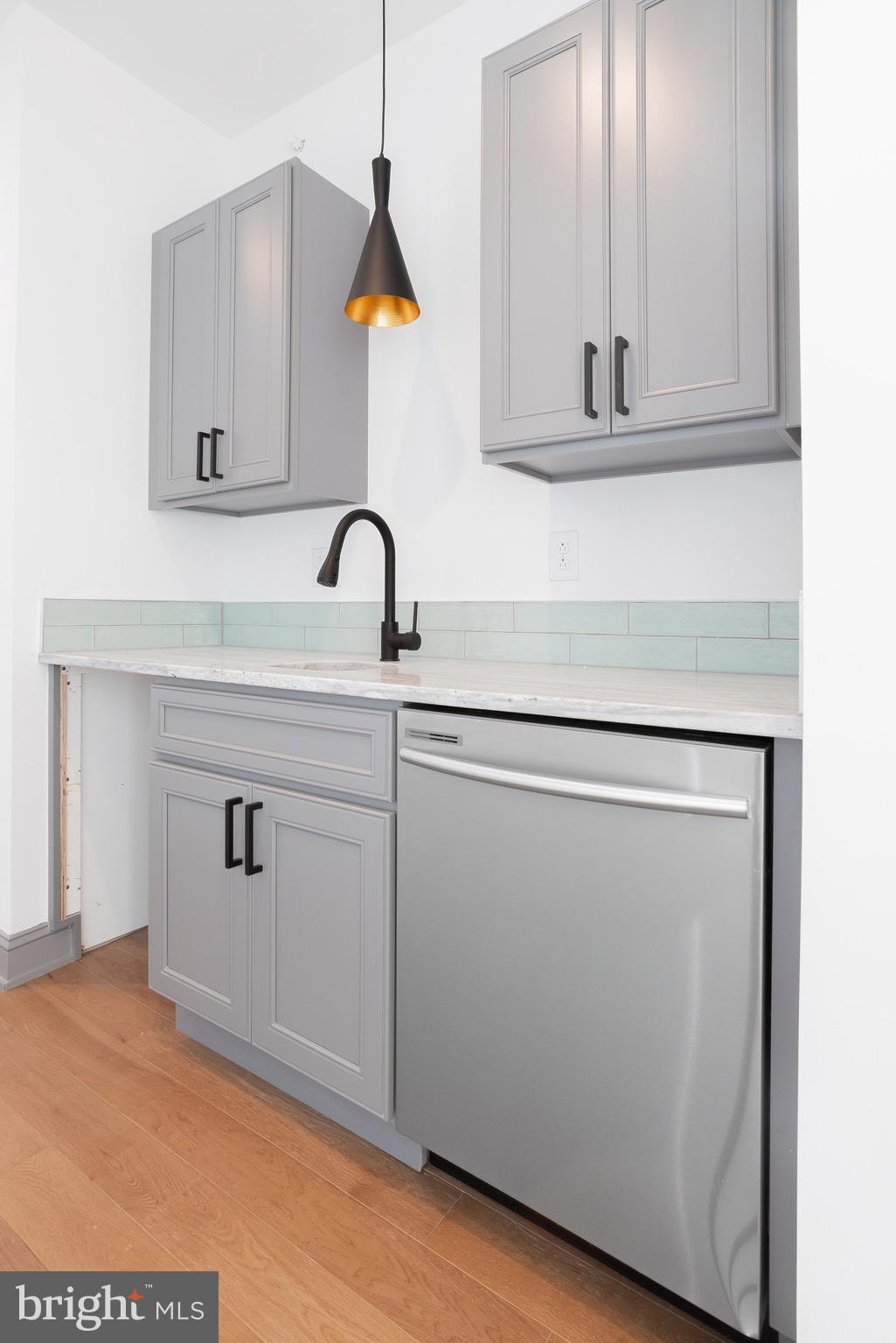 EAST KENSINGTON - Residential