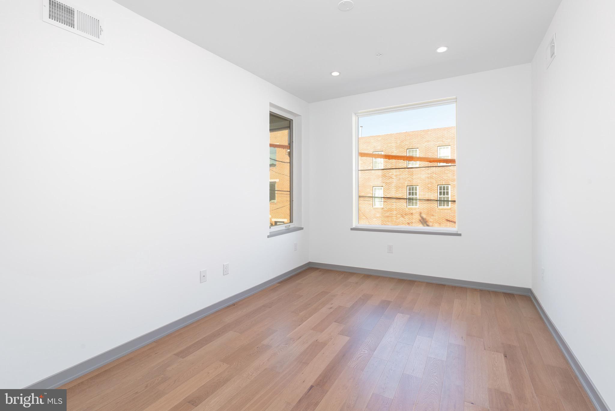 EAST KENSINGTON - Residential