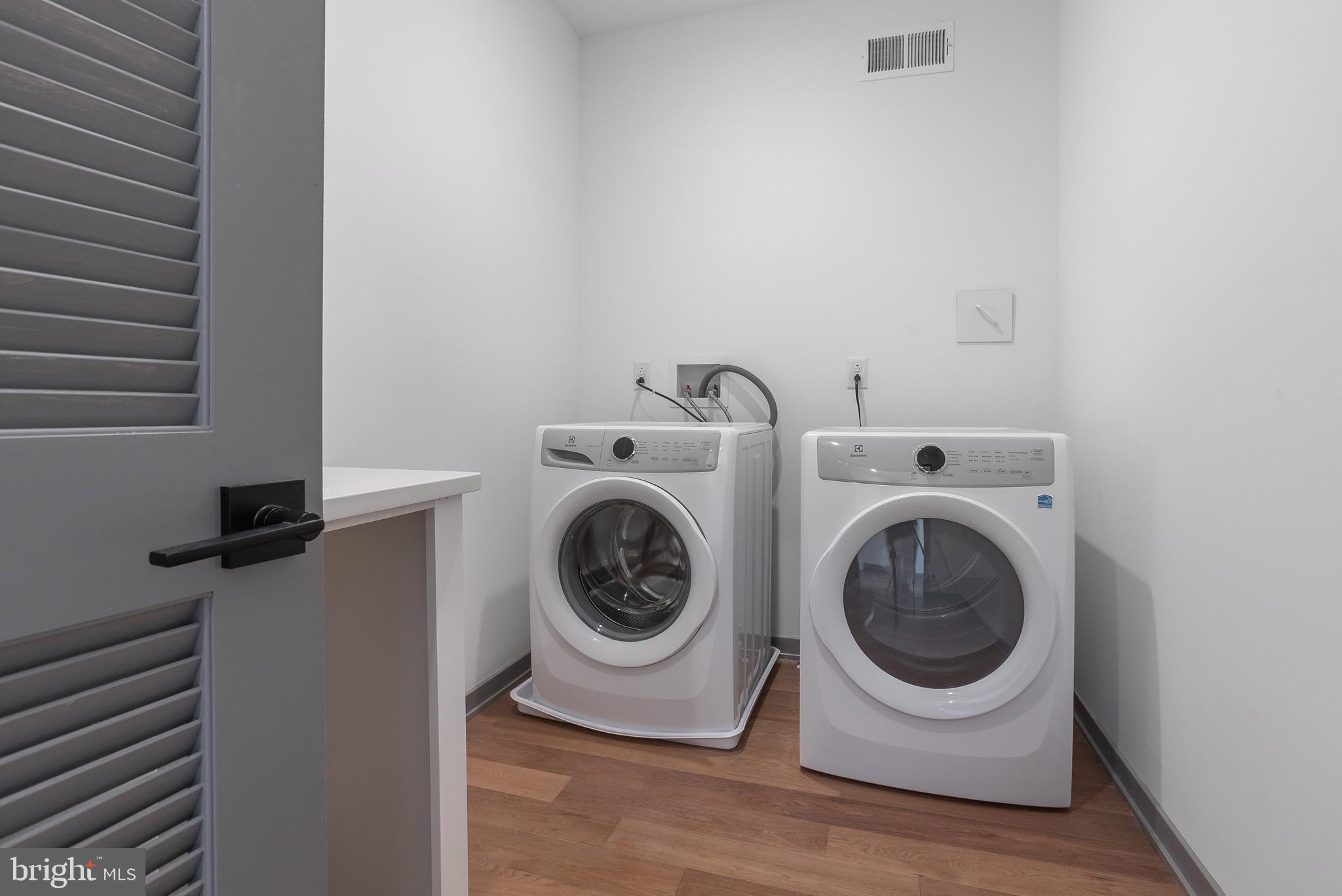 EAST KENSINGTON - Residential