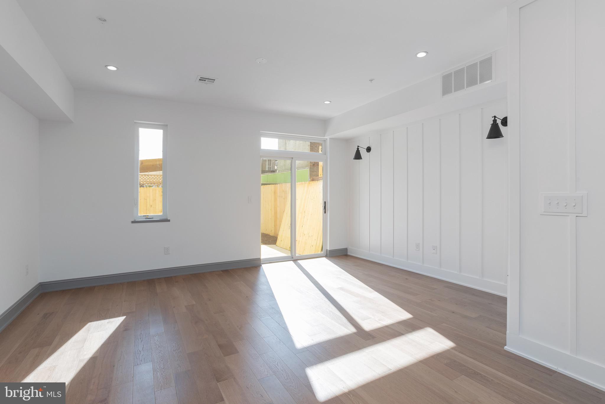 EAST KENSINGTON - Residential