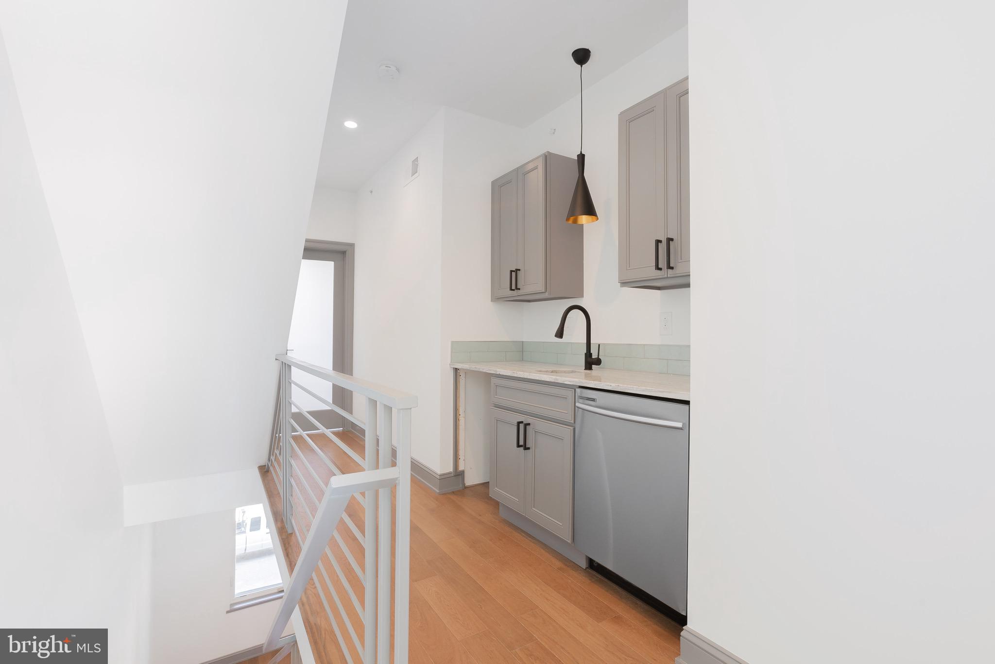 EAST KENSINGTON - Residential