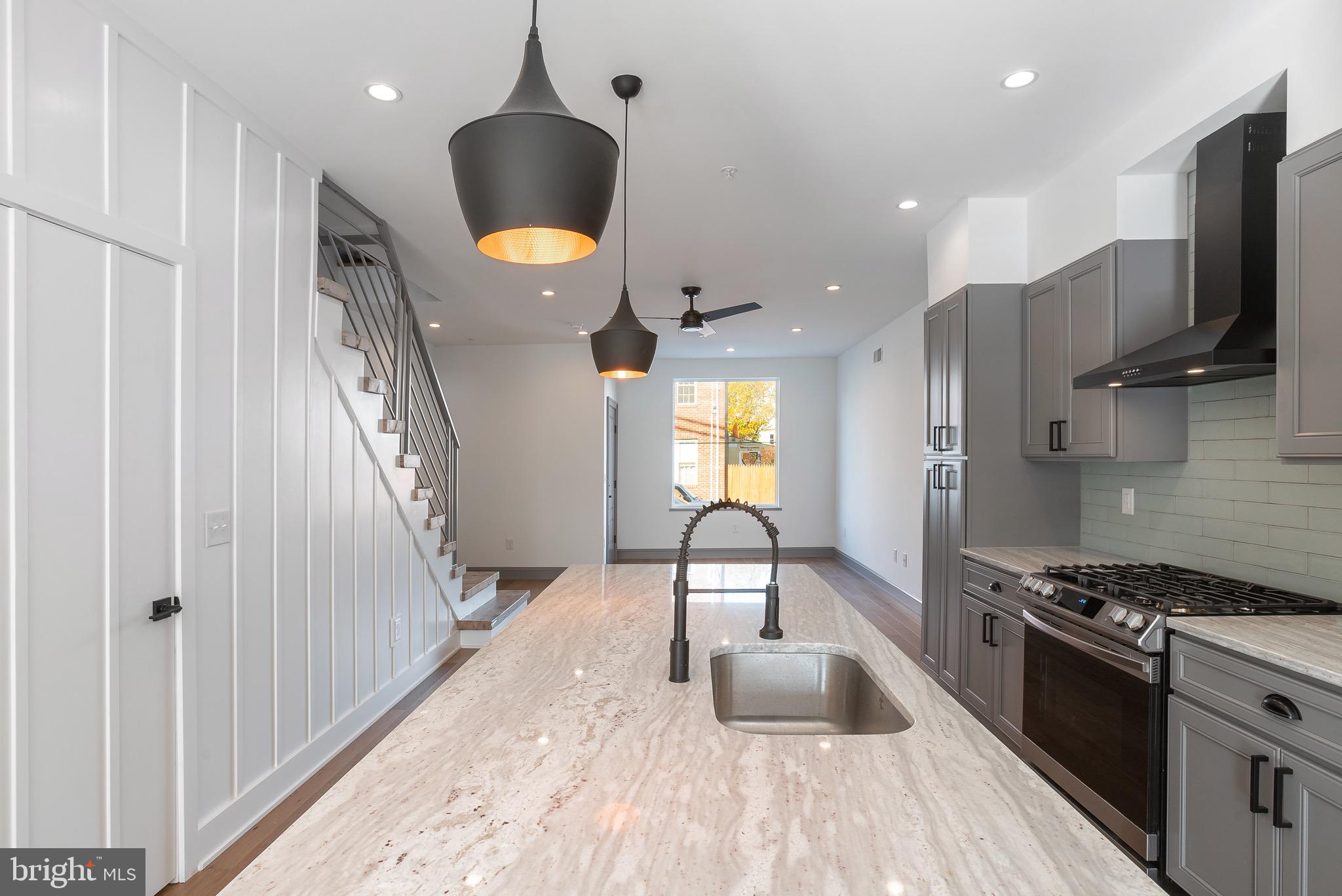 EAST KENSINGTON - Residential