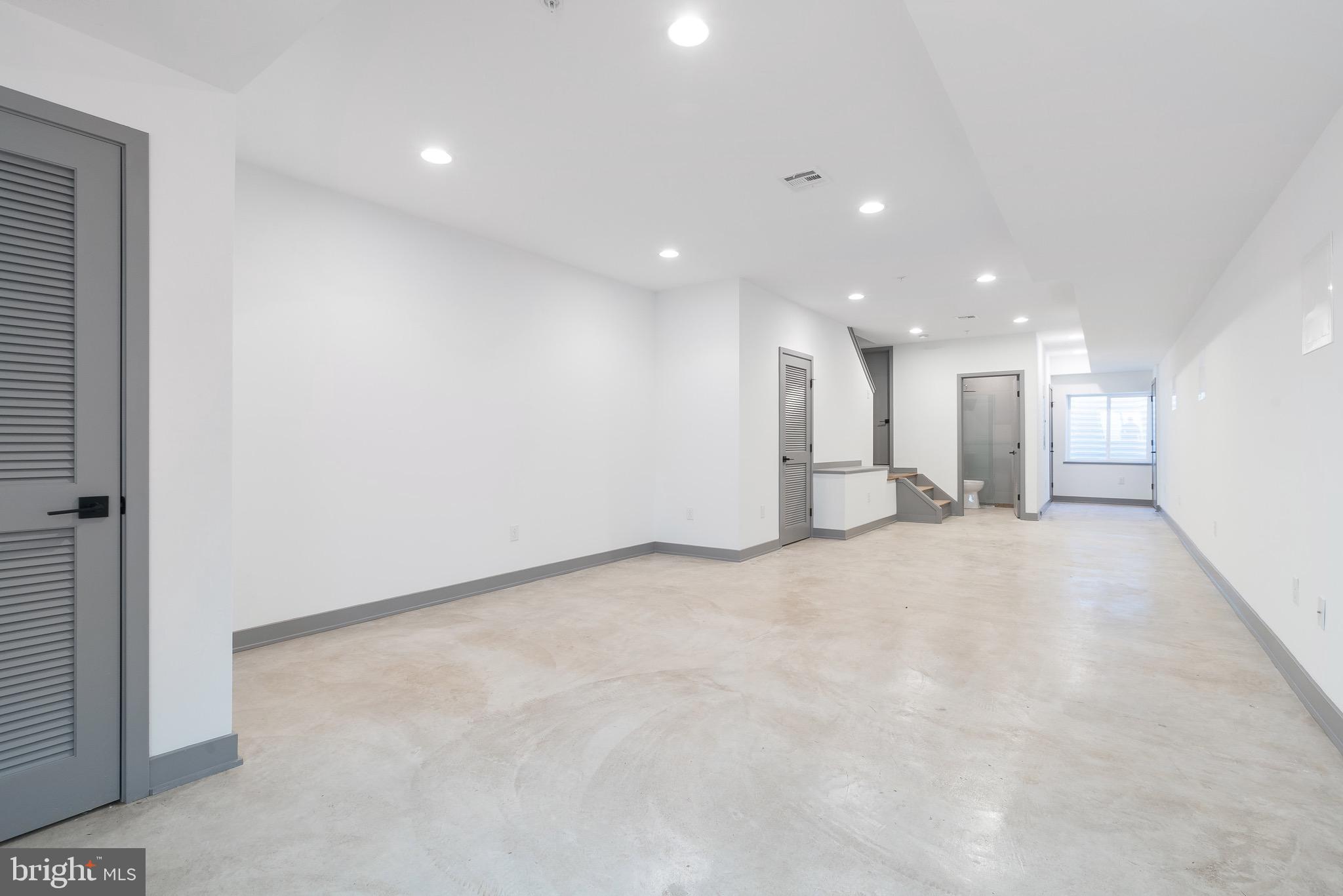 EAST KENSINGTON - Residential