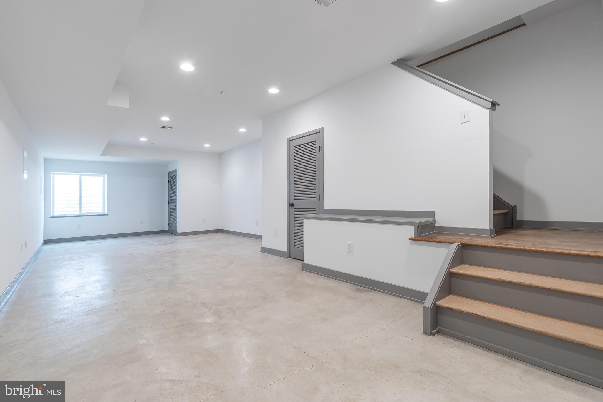 EAST KENSINGTON - Residential