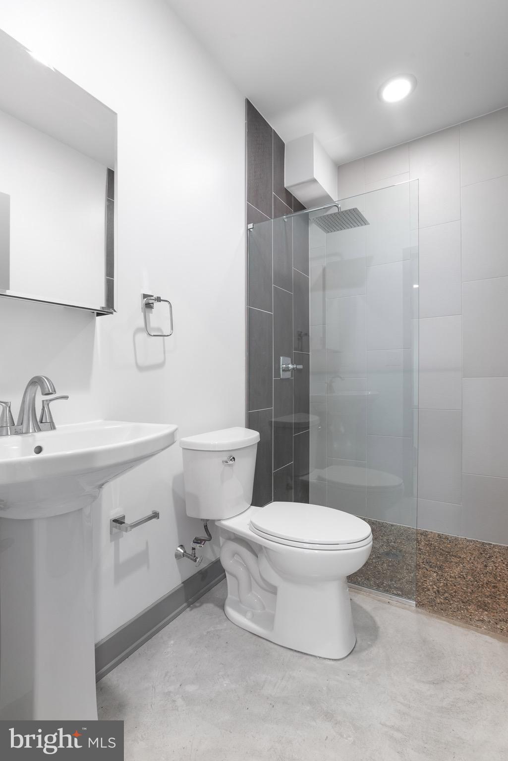 EAST KENSINGTON - Residential