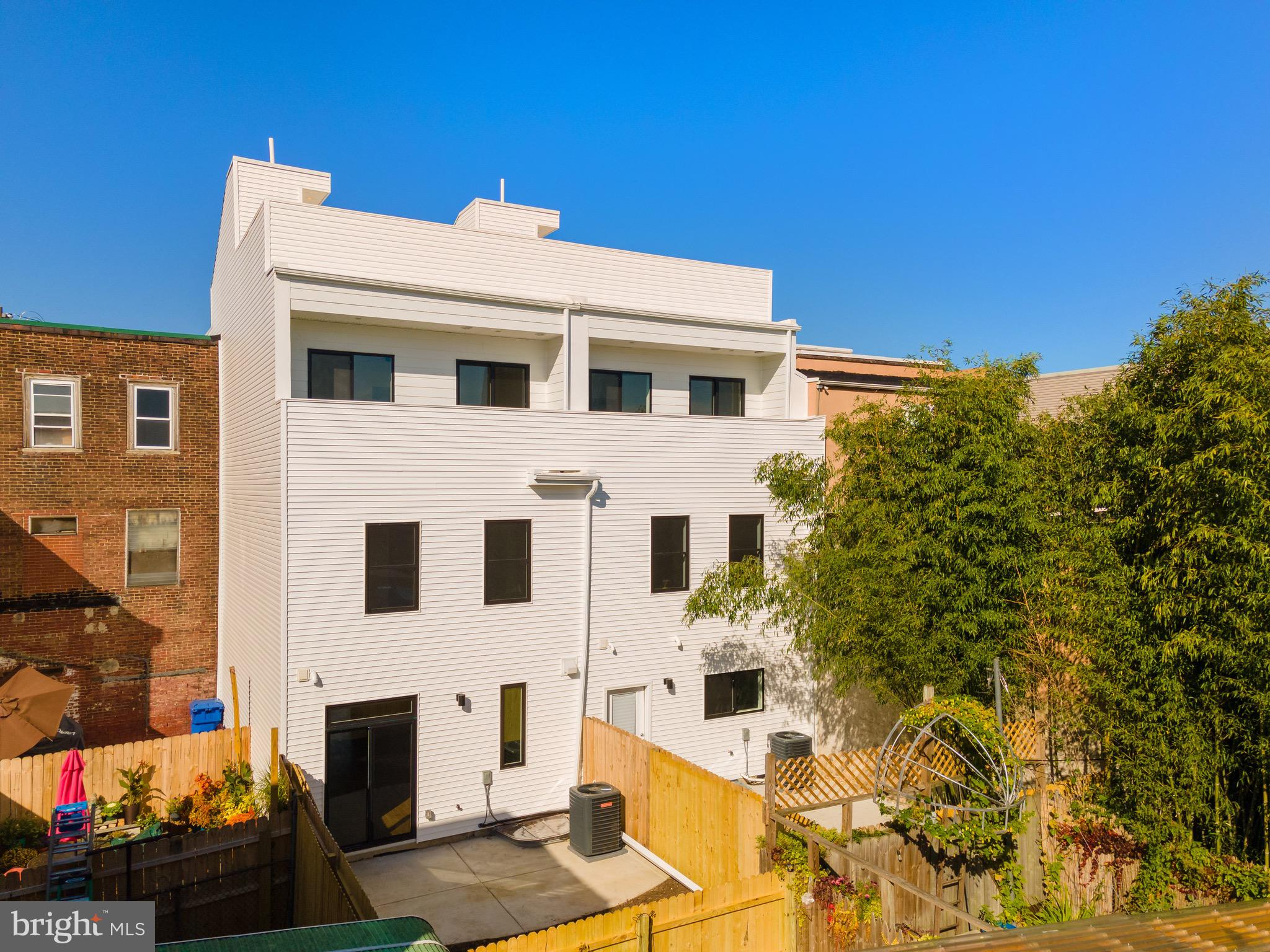 EAST KENSINGTON - Residential