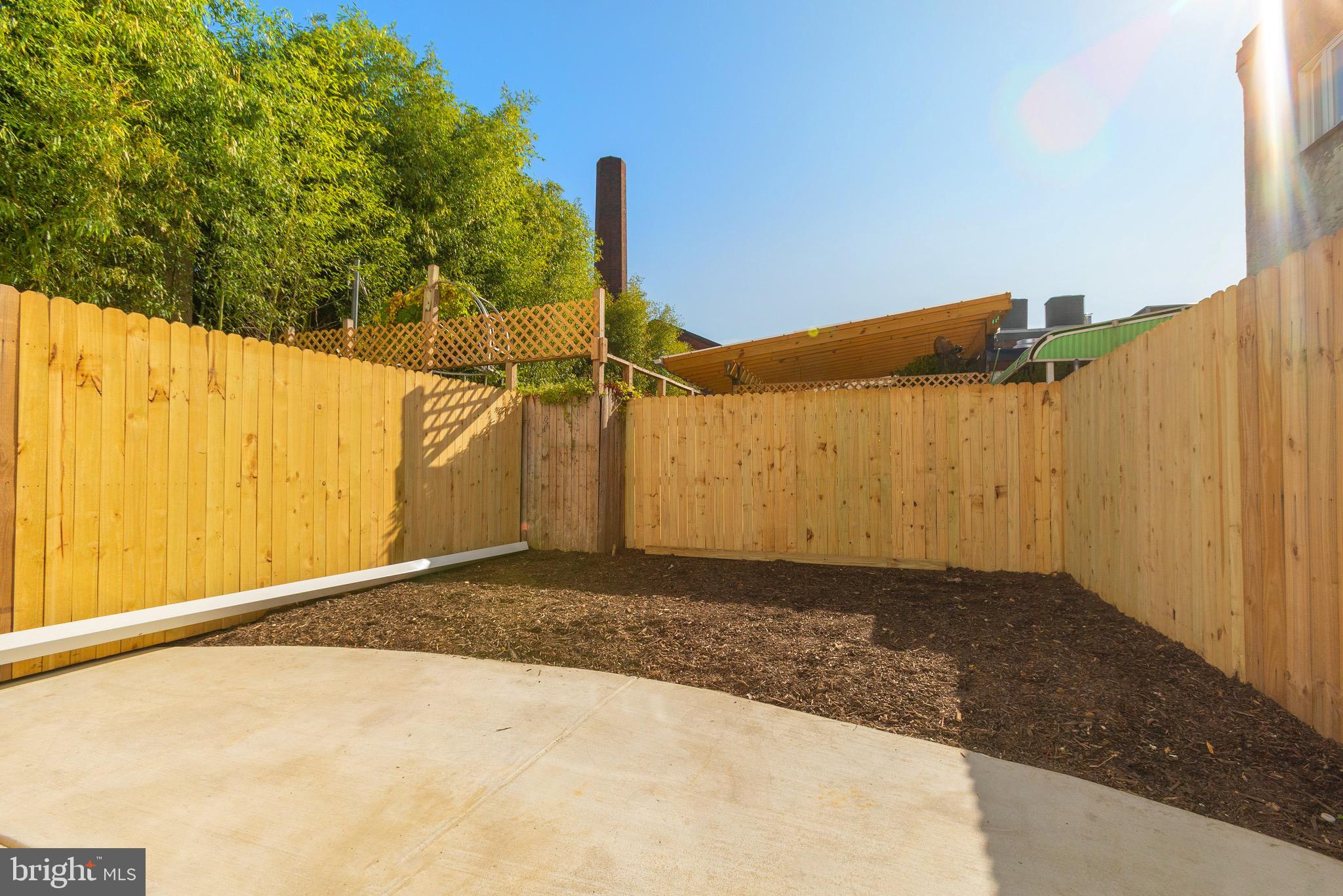 EAST KENSINGTON - Residential