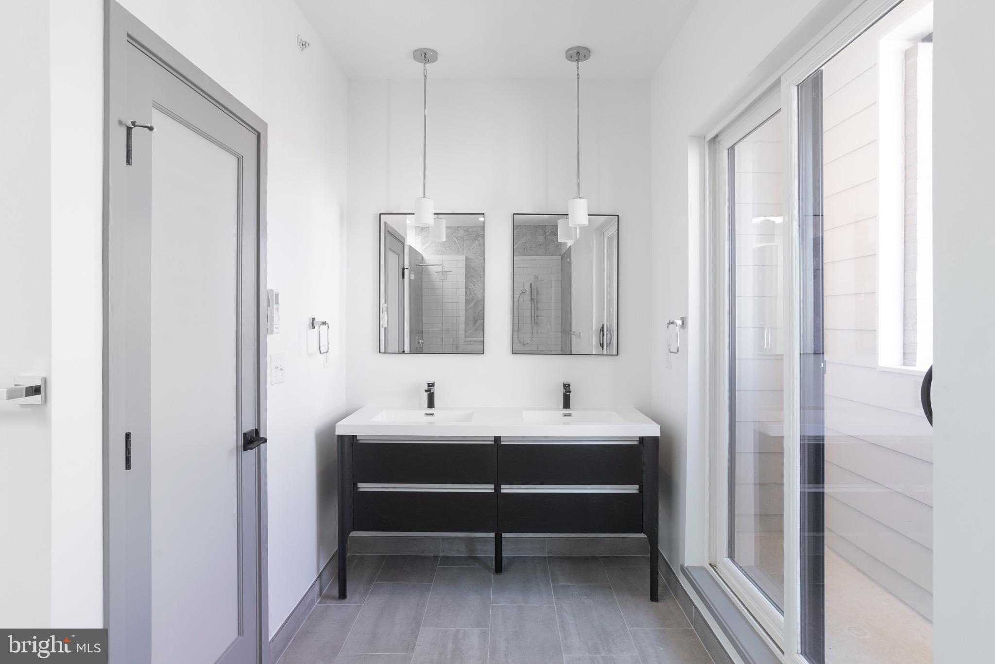 EAST KENSINGTON - Residential