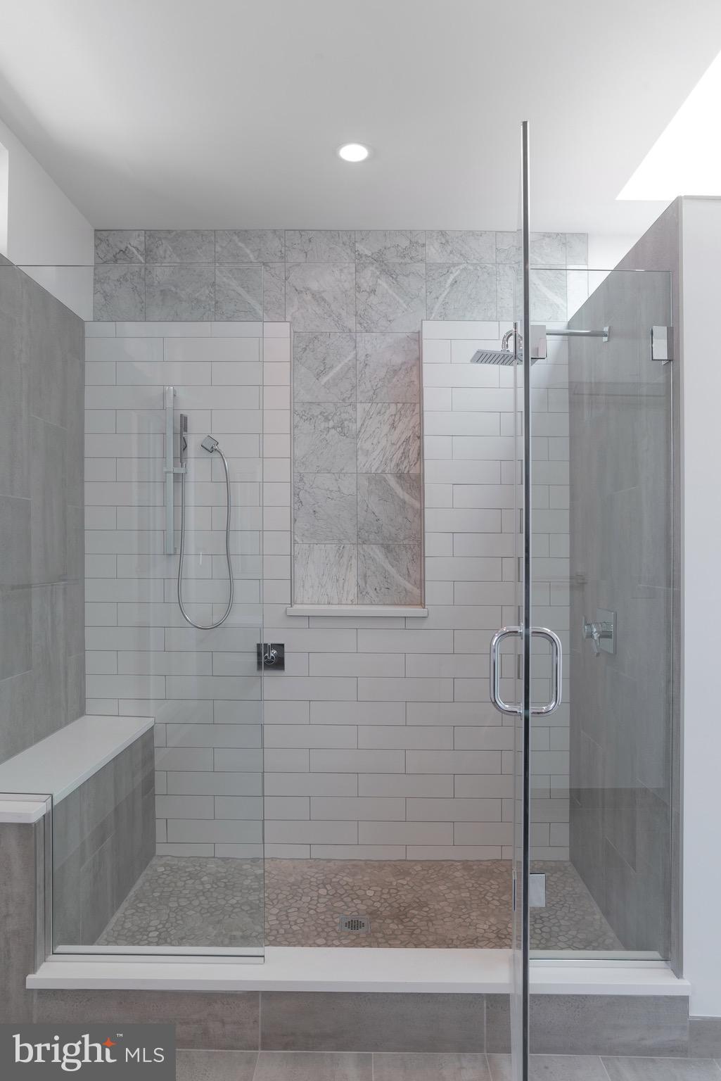 EAST KENSINGTON - Residential