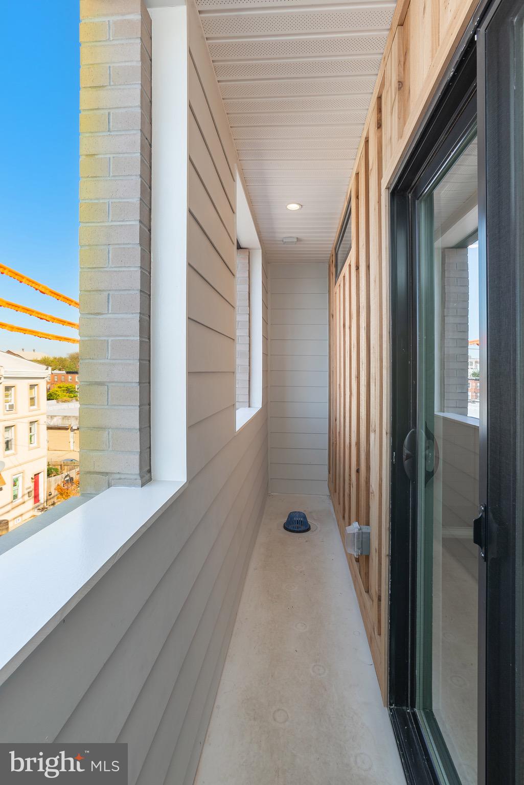 EAST KENSINGTON - Residential