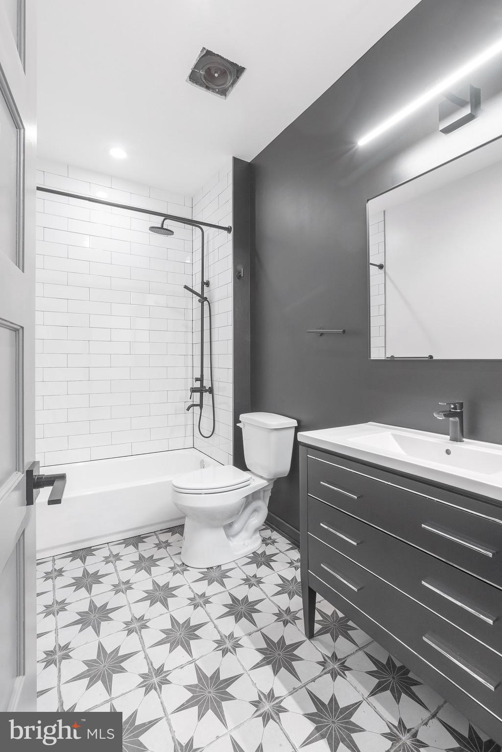 EAST KENSINGTON - Residential