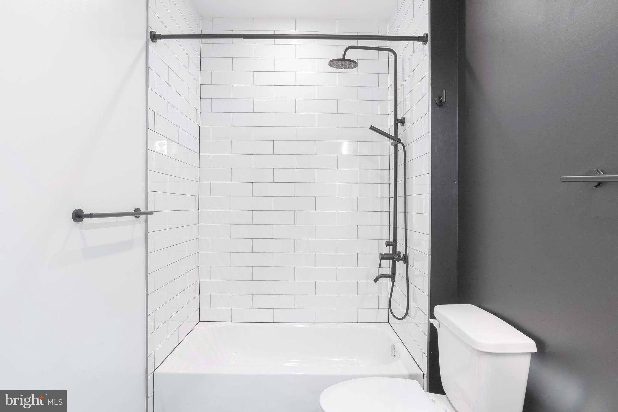 EAST KENSINGTON - Residential