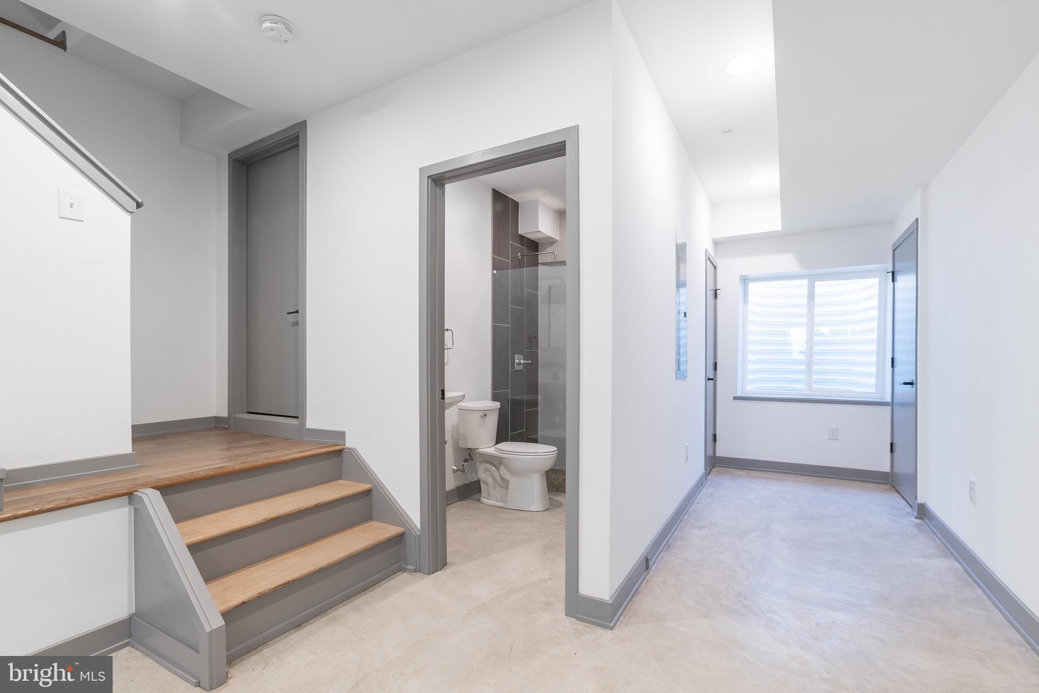 EAST KENSINGTON - Residential