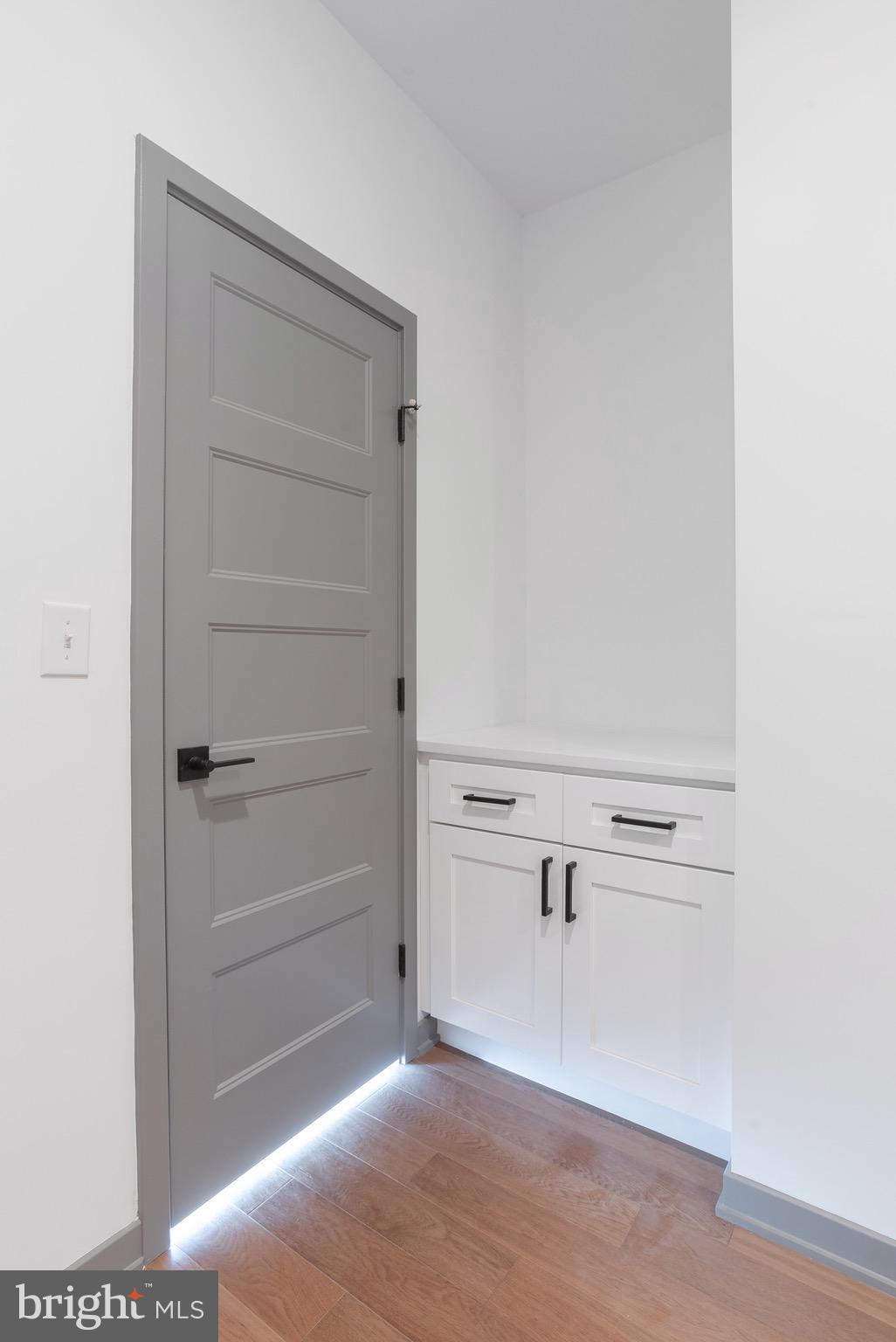 EAST KENSINGTON - Residential