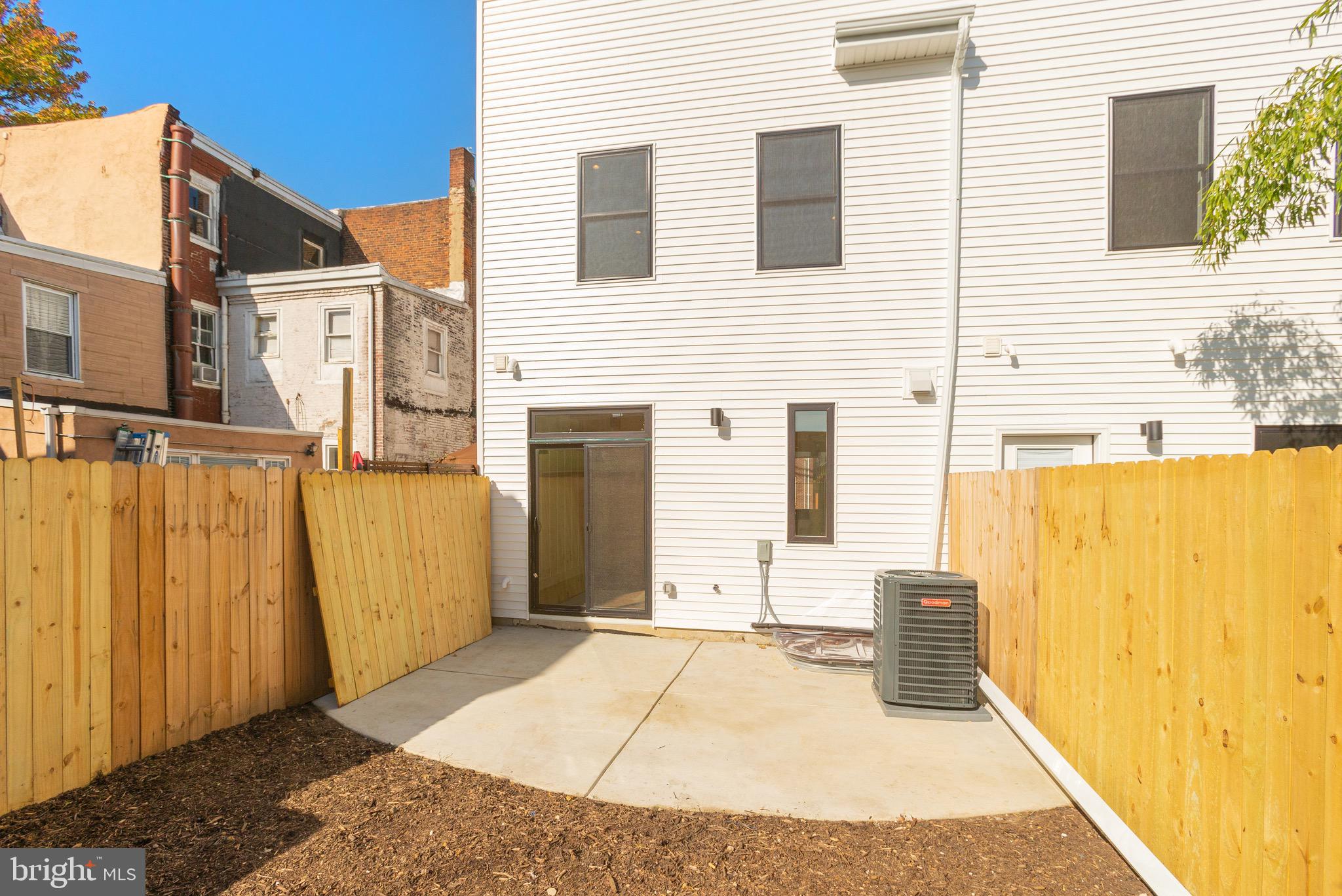 EAST KENSINGTON - Residential