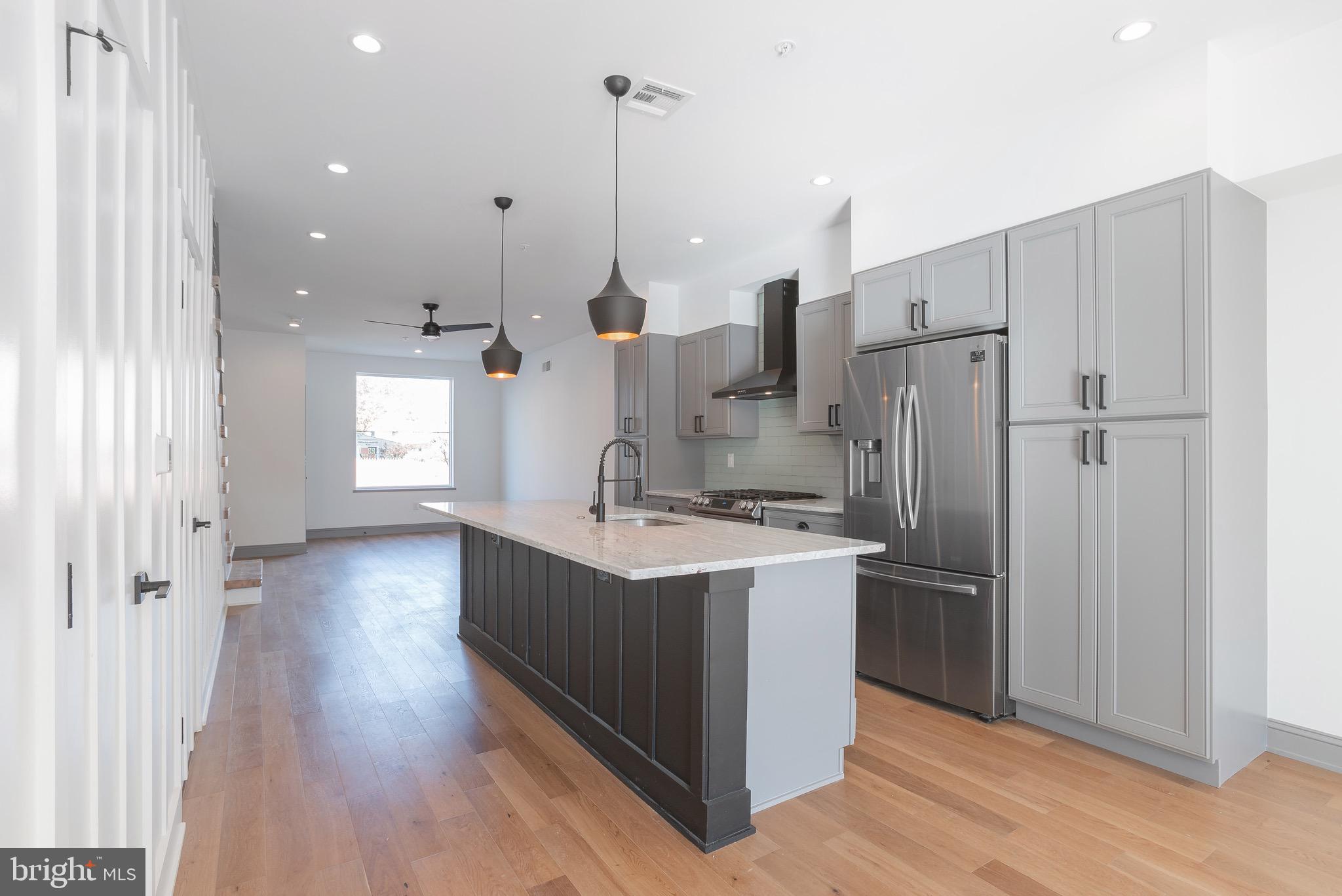 EAST KENSINGTON - Residential