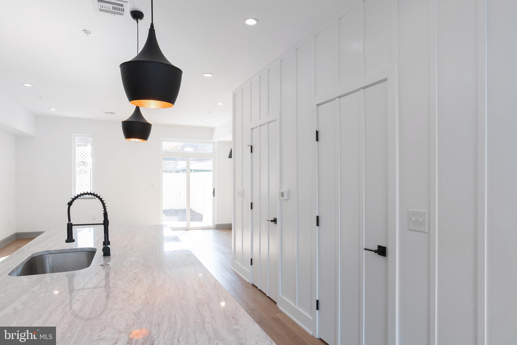 EAST KENSINGTON - Residential