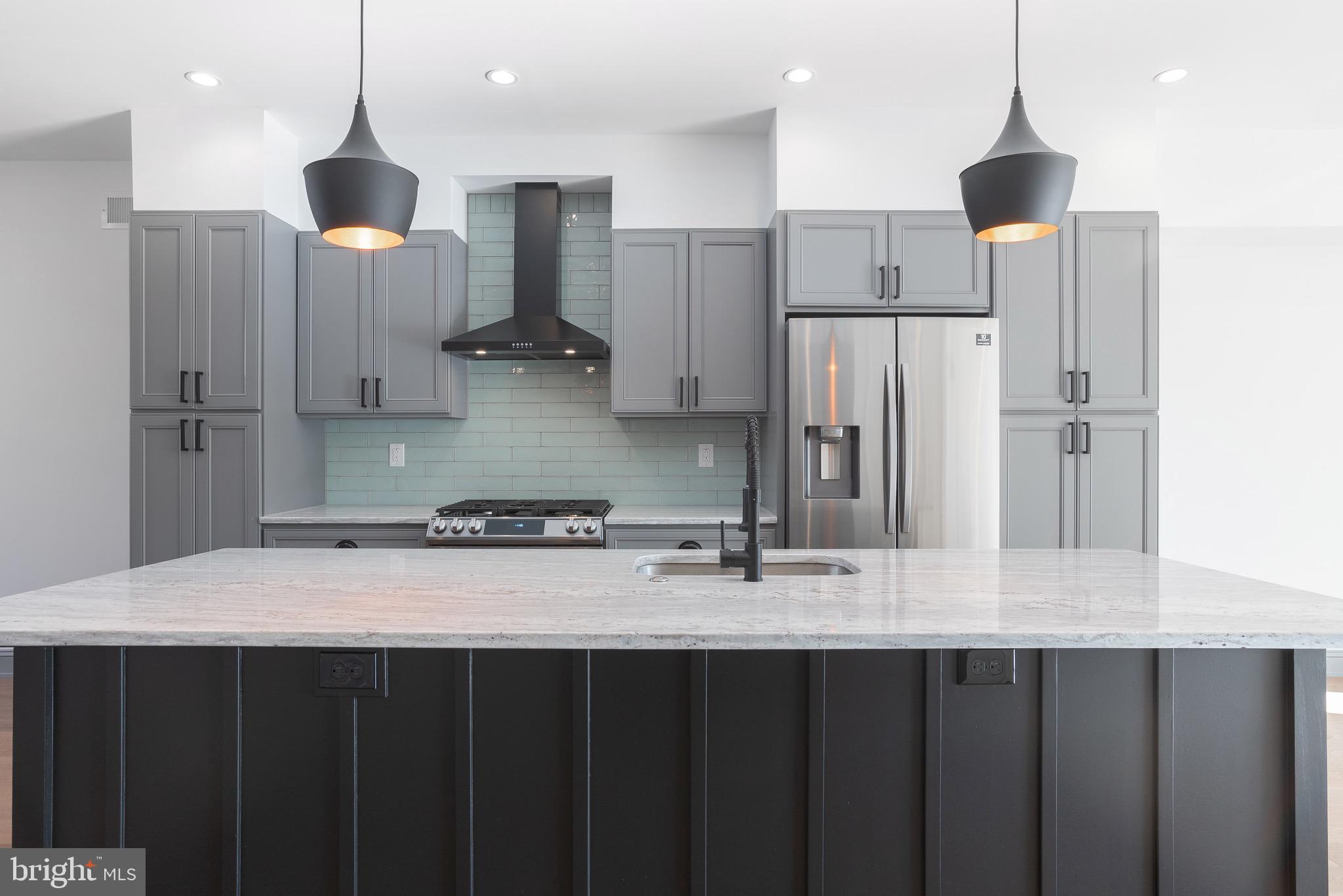 EAST KENSINGTON - Residential