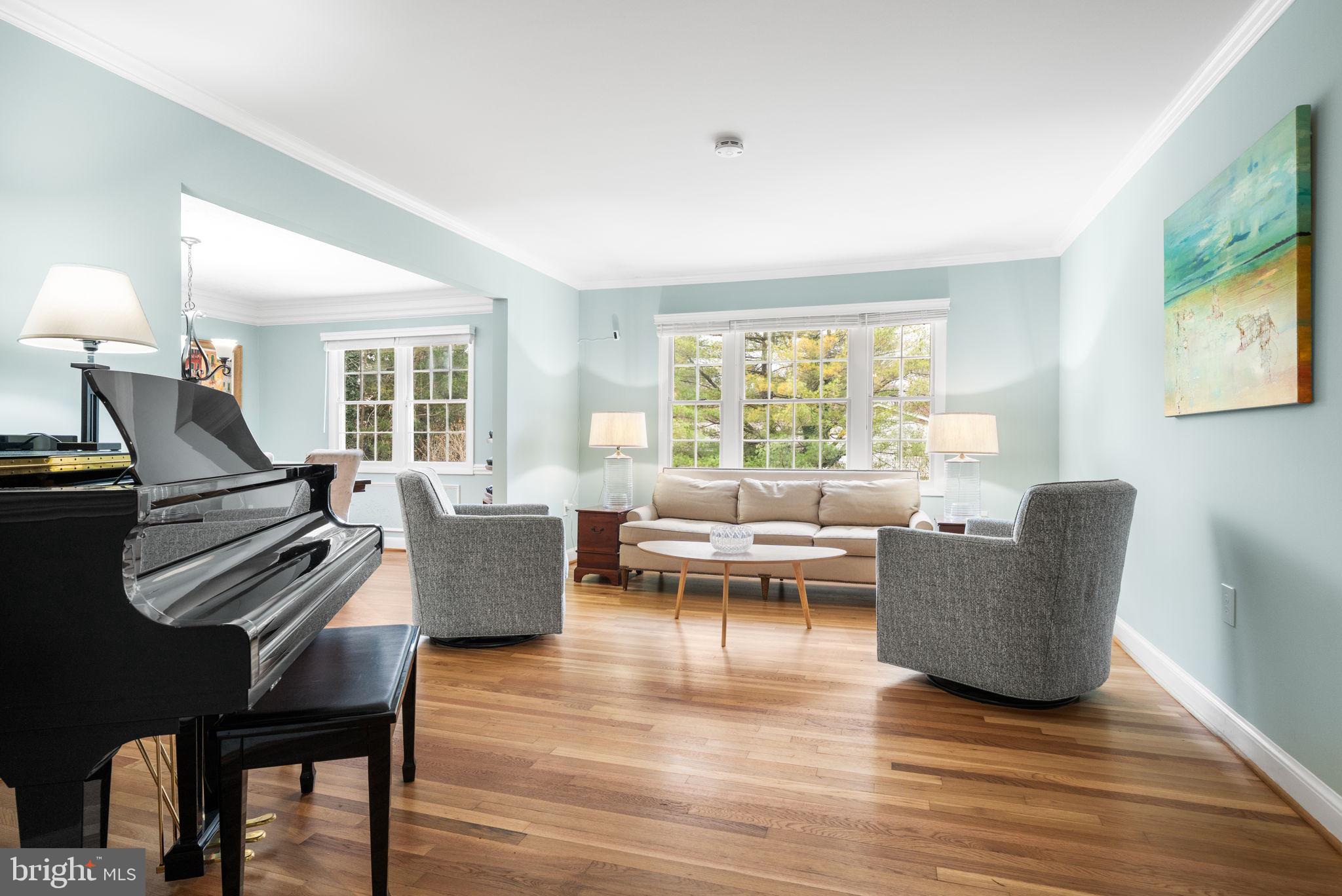 MANOR LAKE - Residential