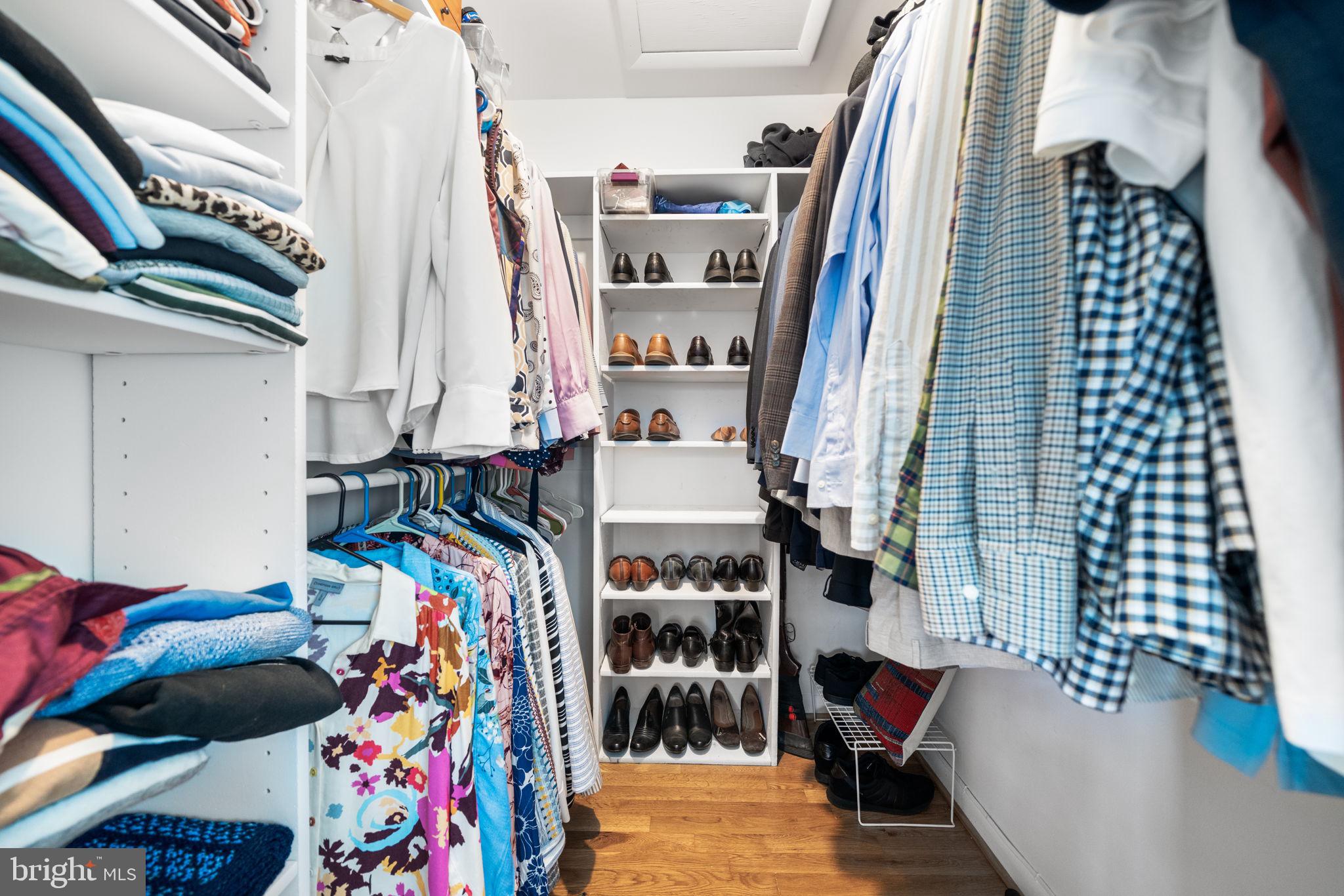 MANOR LAKE - Residential