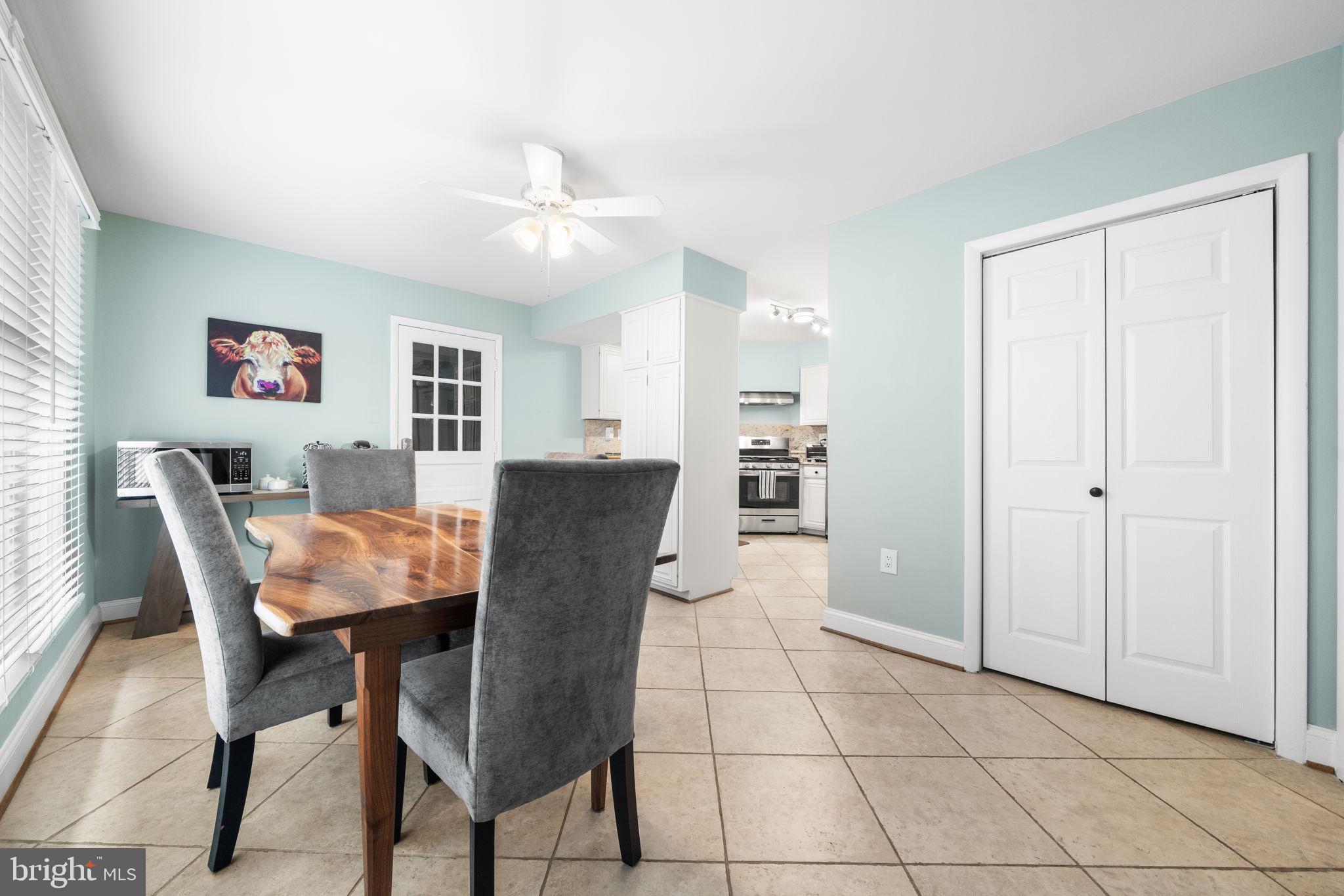 MANOR LAKE - Residential