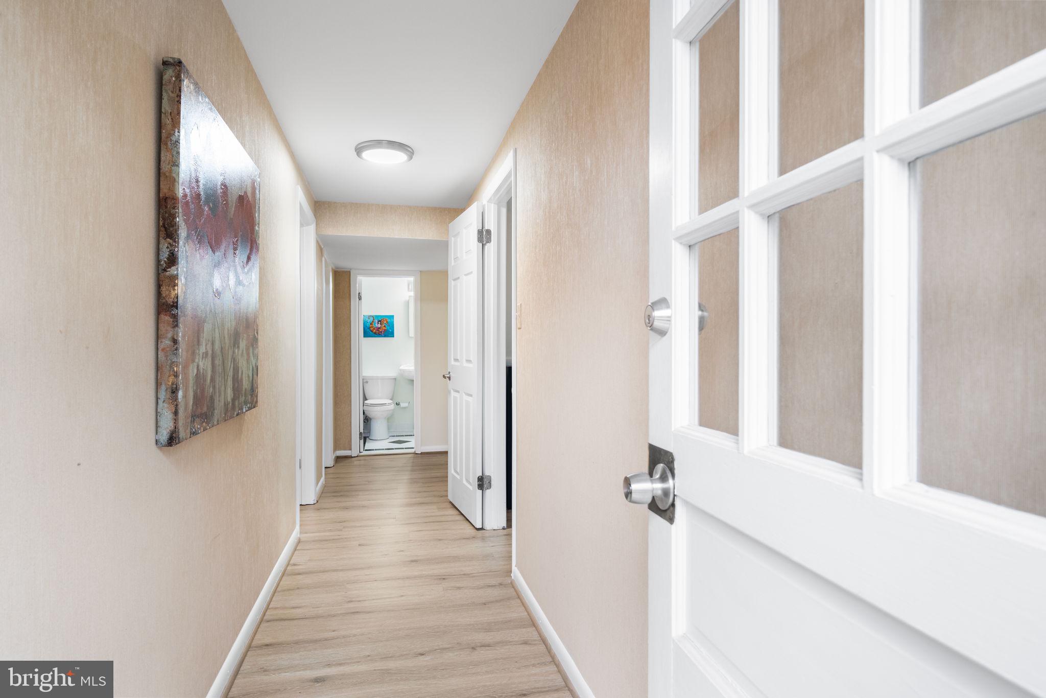 MANOR LAKE - Residential